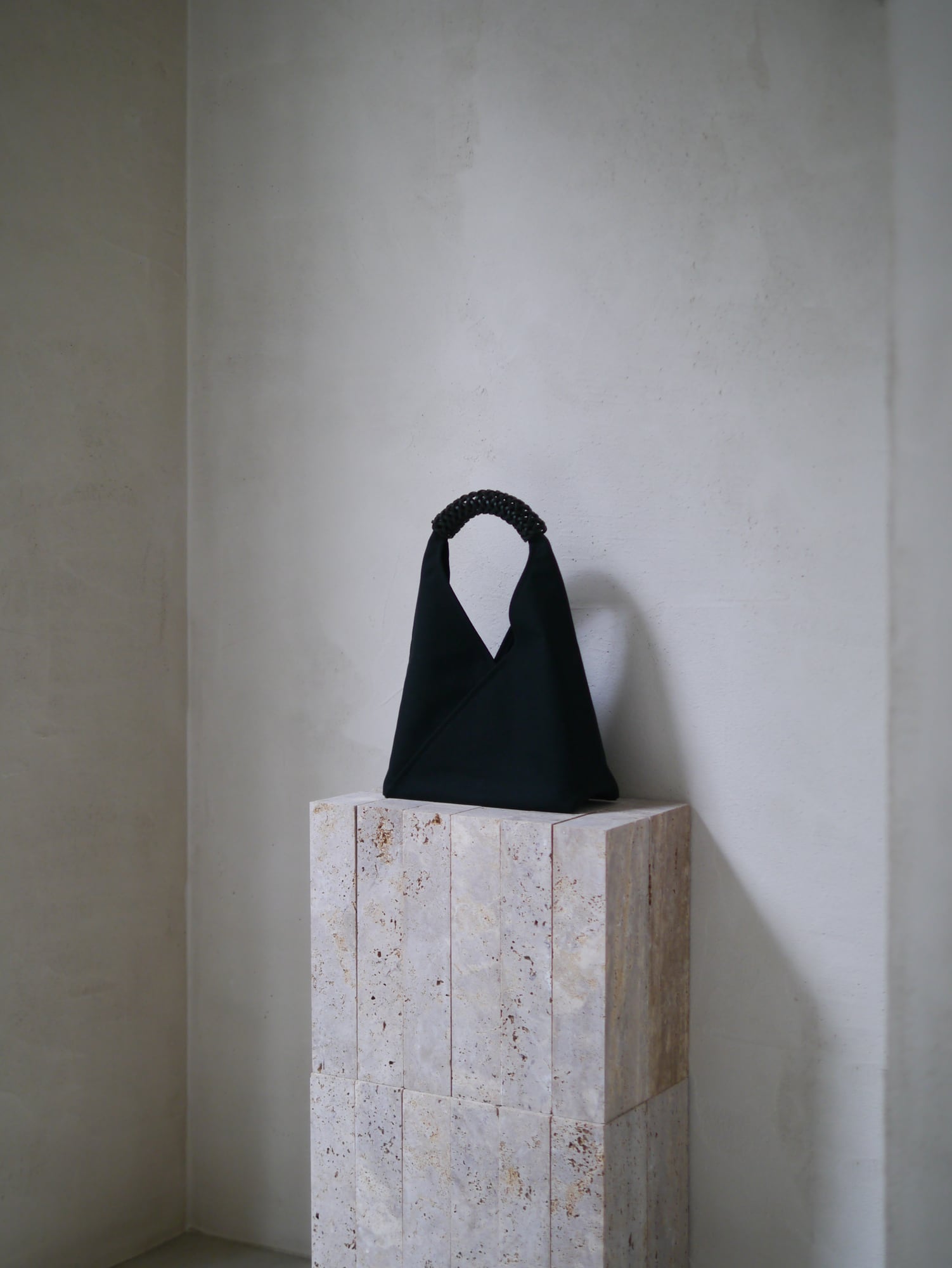 WOVEN TRIANGLE BAG 36 - ALL BLACK