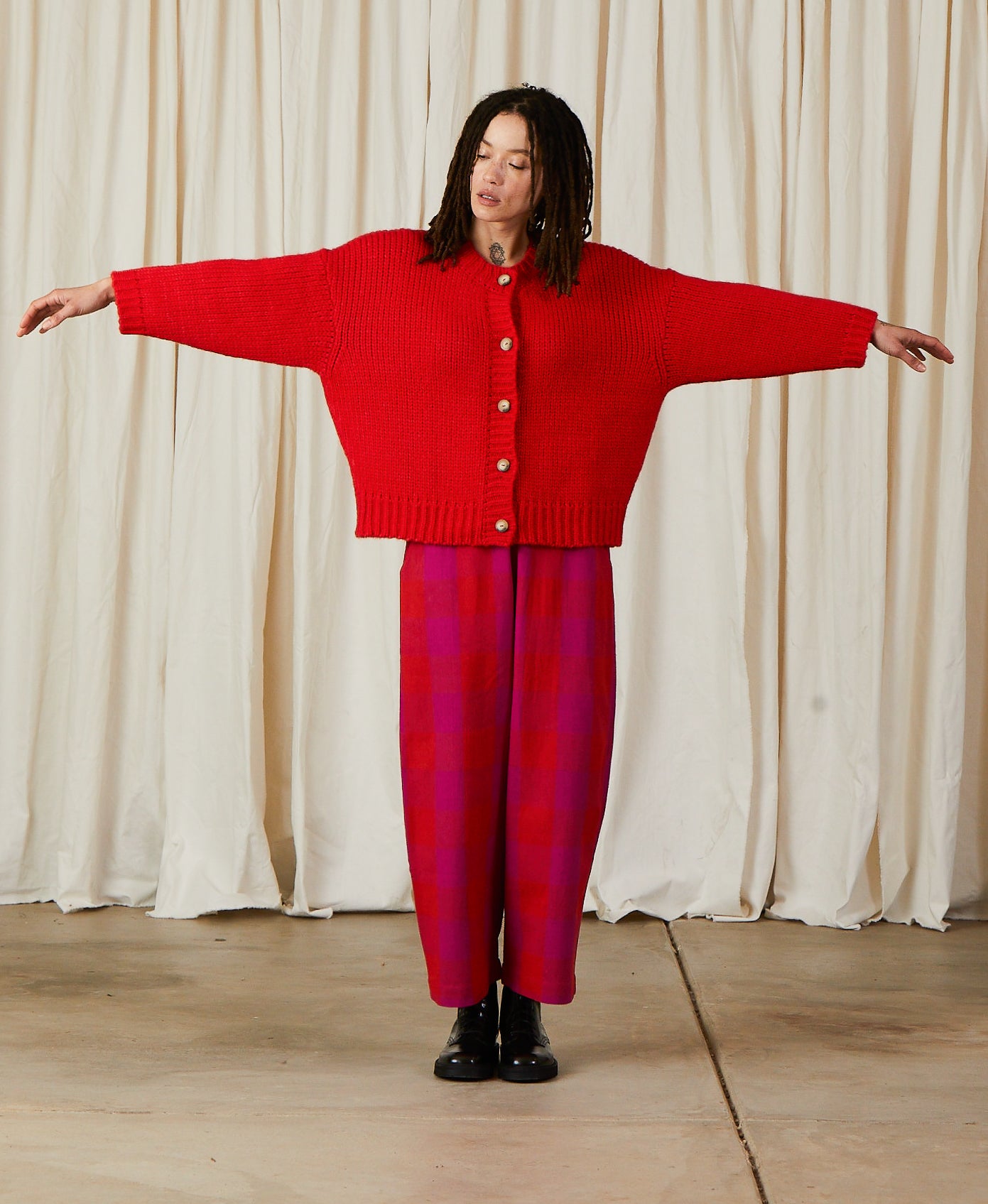 MERINO CREW-NECK CARDIGAN - POPPY