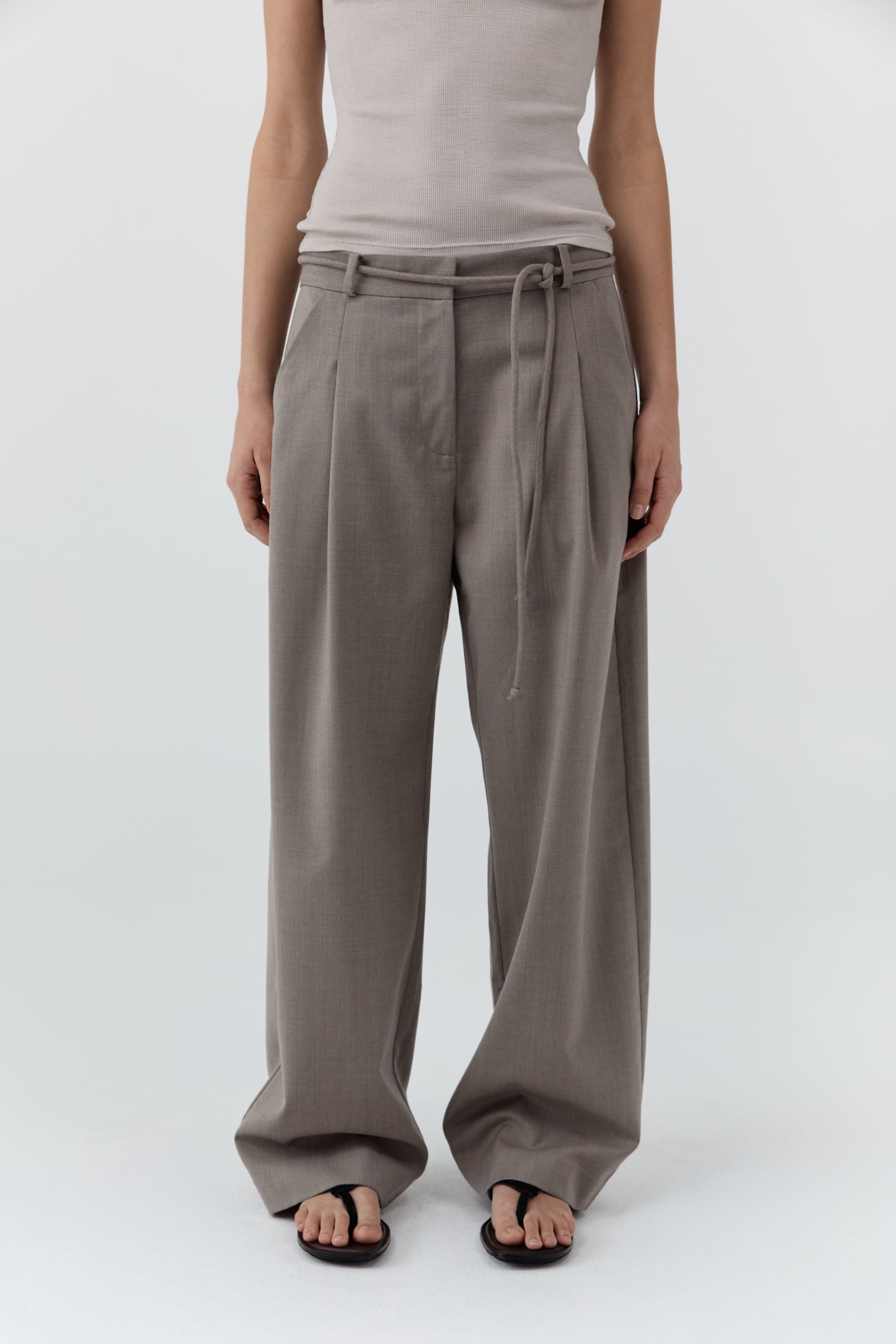 TAILORED BARREL PANTS - LIGHT TAUPE