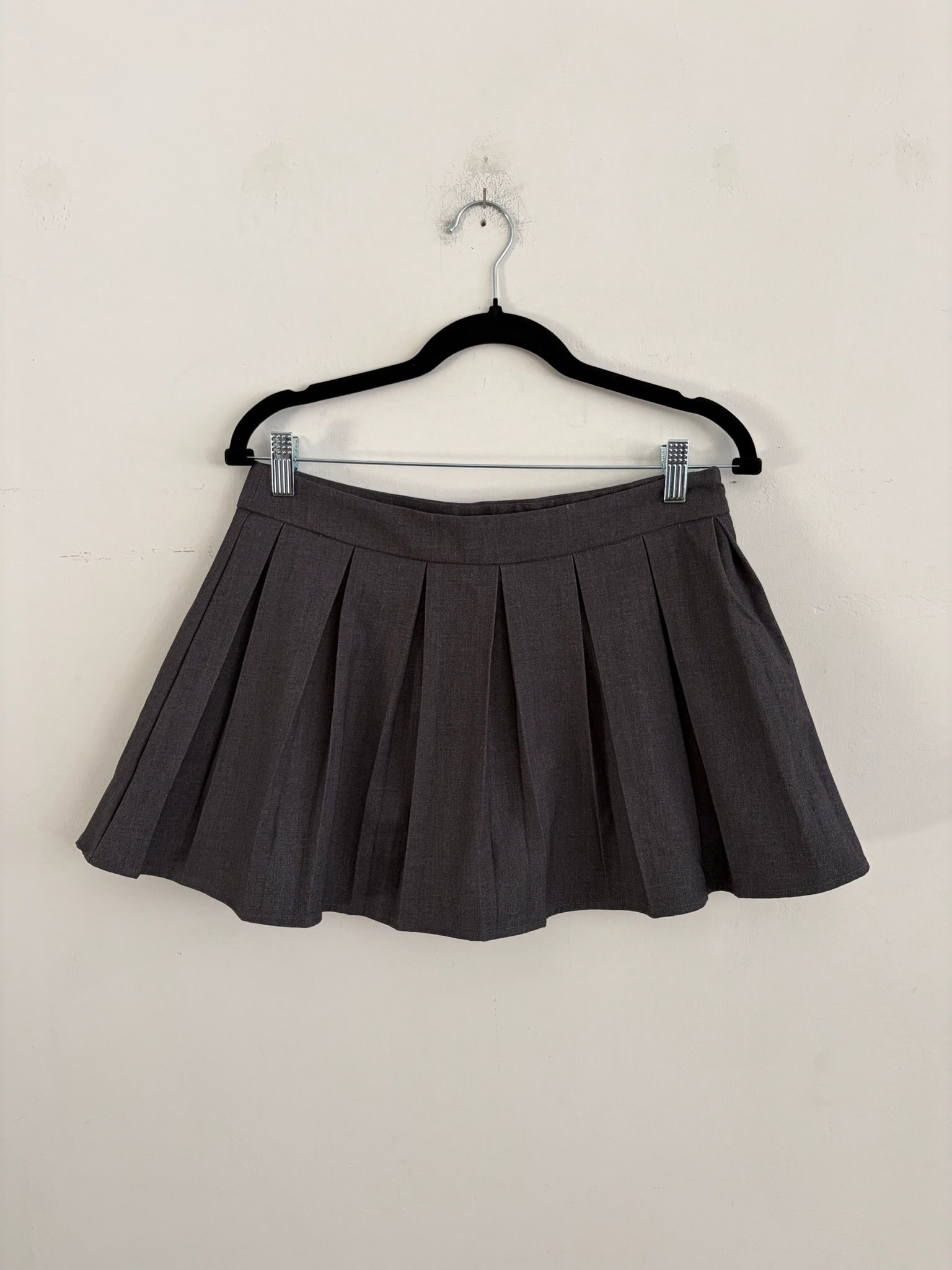 SAMPLE - PLEATED MINI SKIRT - CHARCOAL