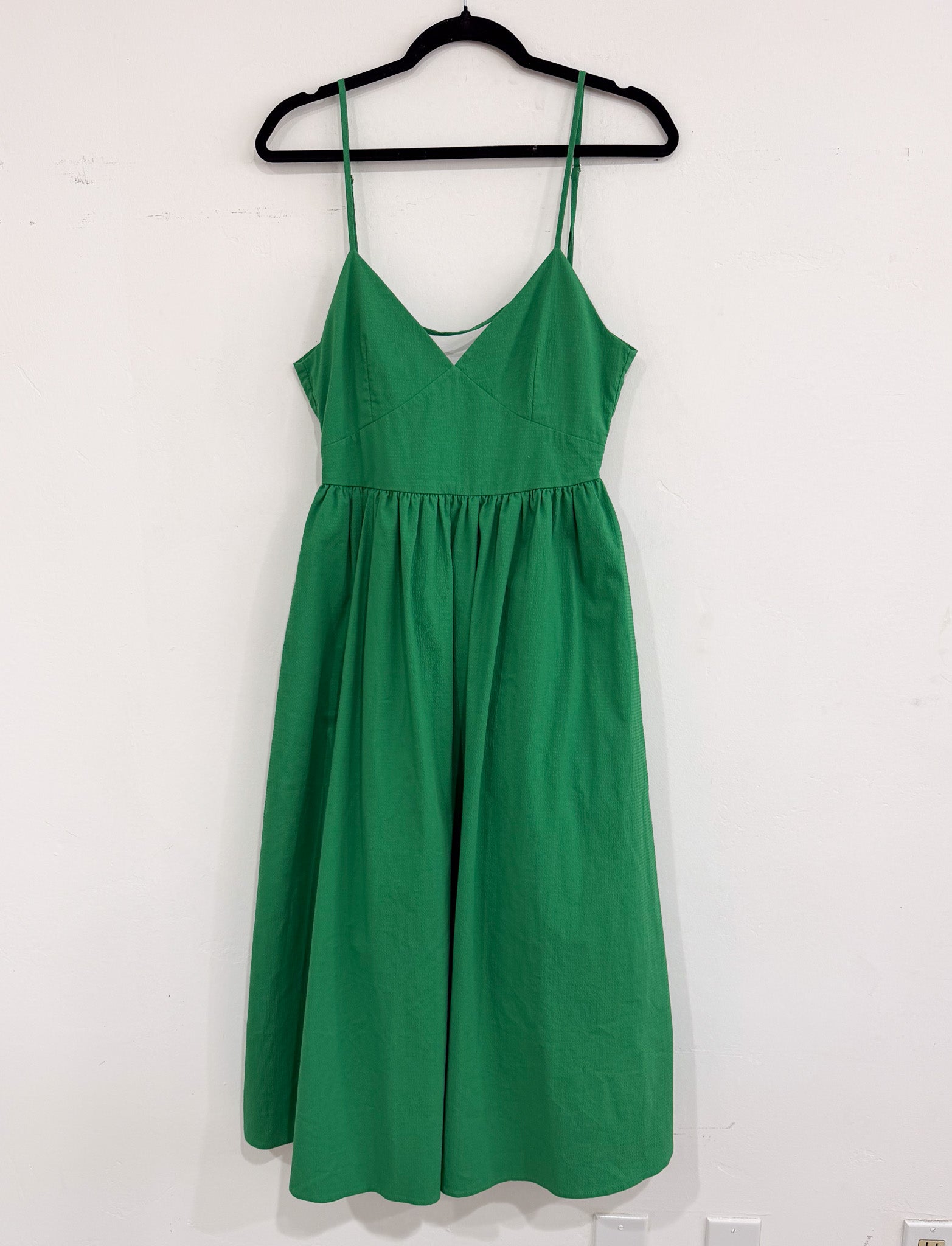 SAMPLE - TIE BACK MIDI DRESS - KELLY GREEN SEERSUCKER