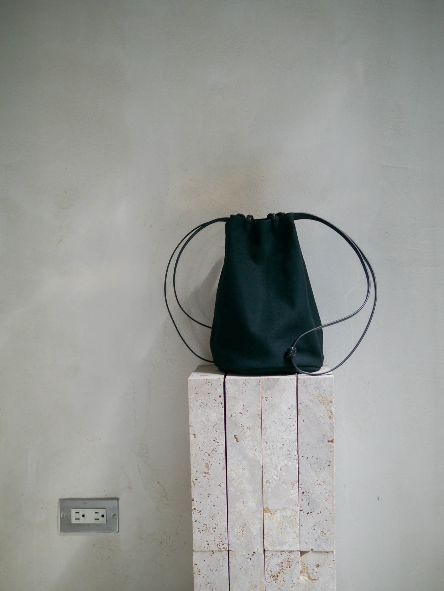 WOVEN DRAWSTRING BUCKET BAG - ALL BLACK