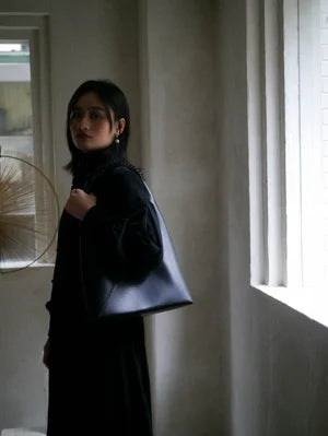 WOVEN TRIANGLE BAG 45 - BLACK