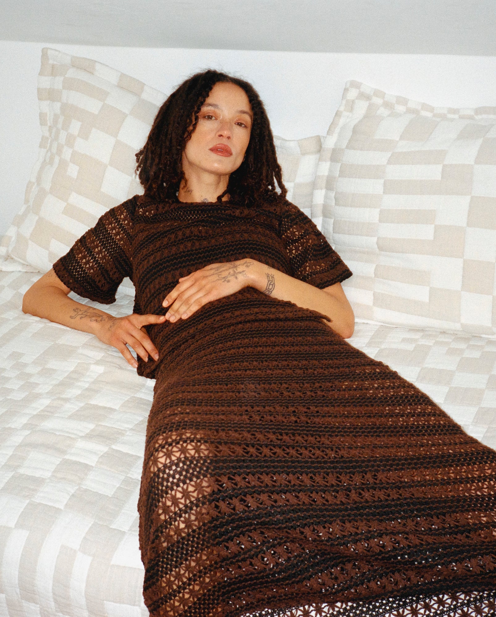 WOVEN T-SHIRT - BROWN/BLACK CROCHET