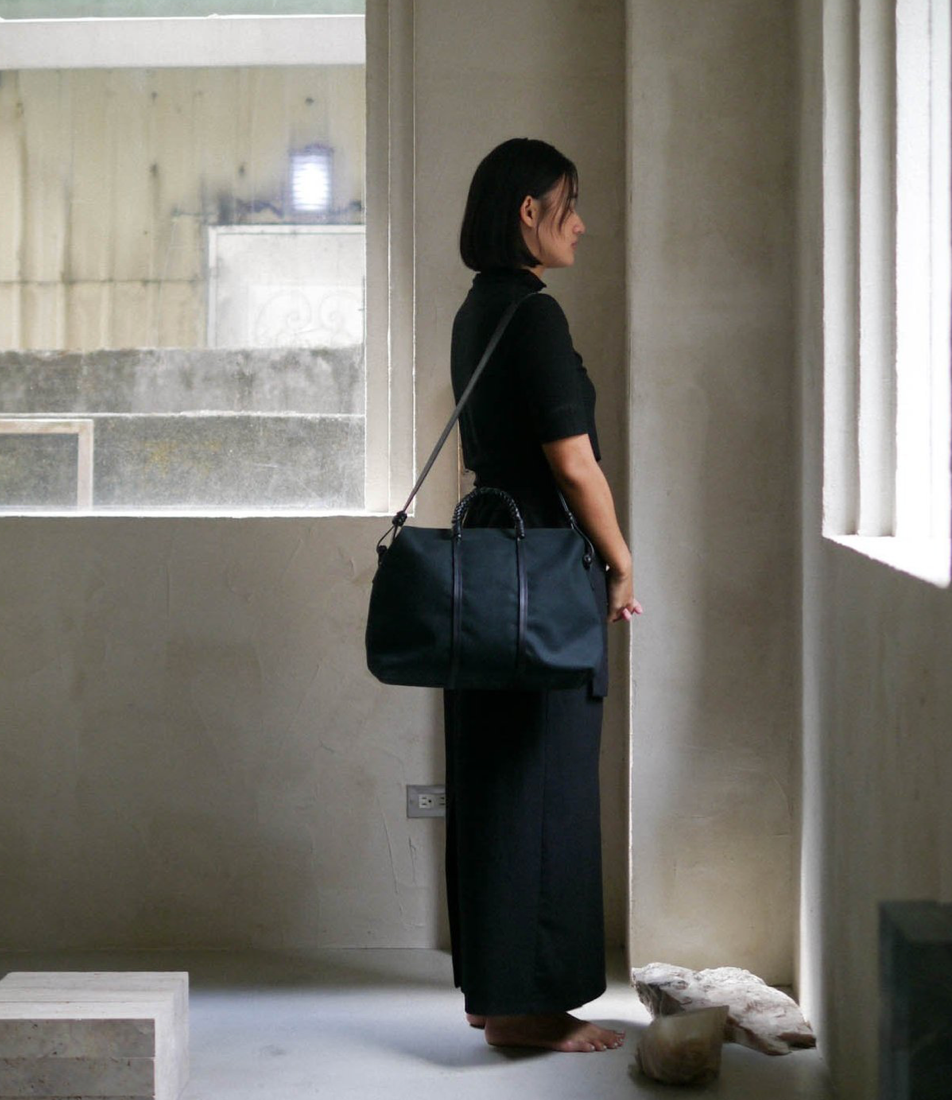 WOVEN DUFFLE BAG - ALL BLACK