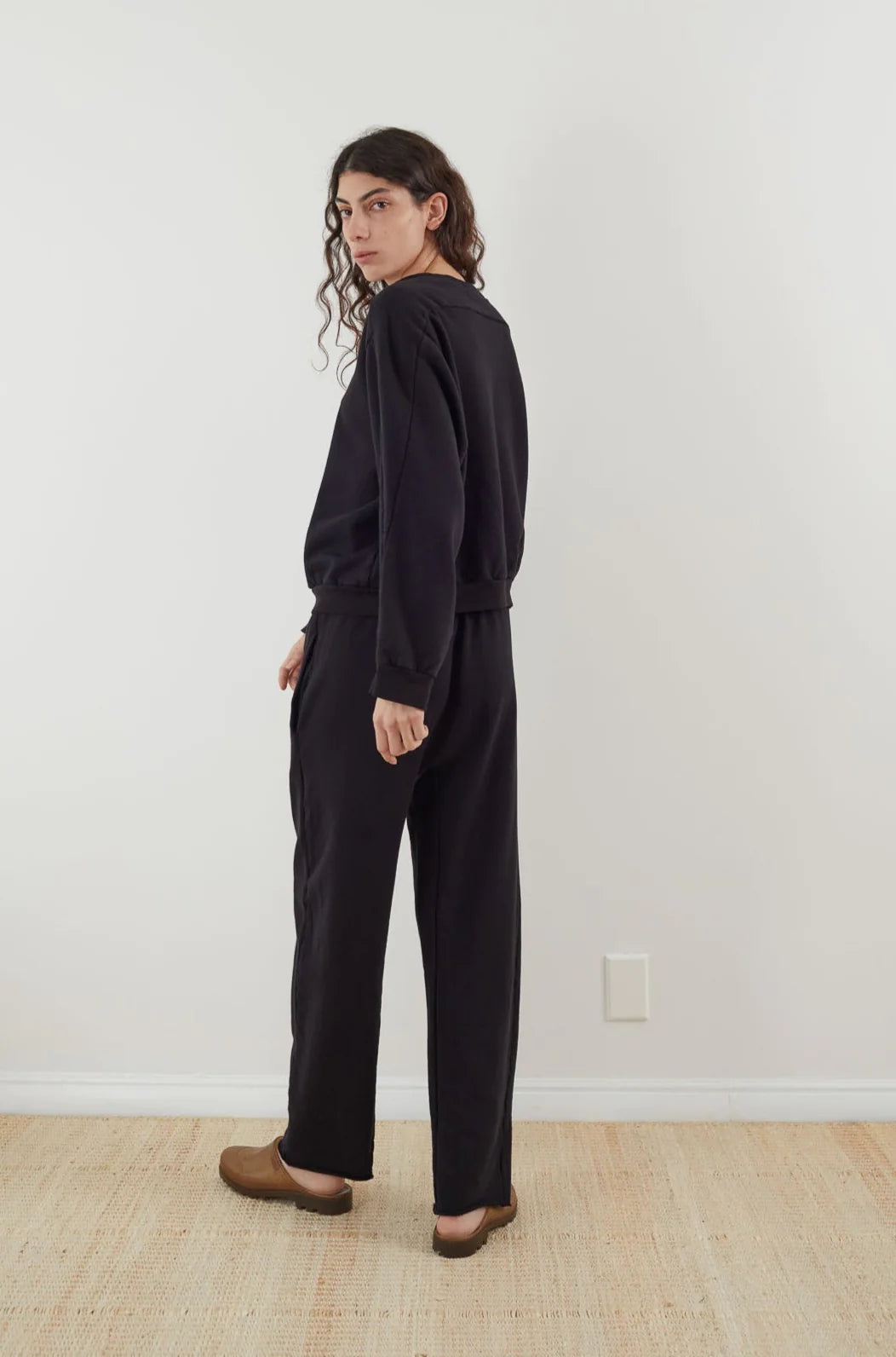 WINTER EASY SWEATSHIRT - BLACK