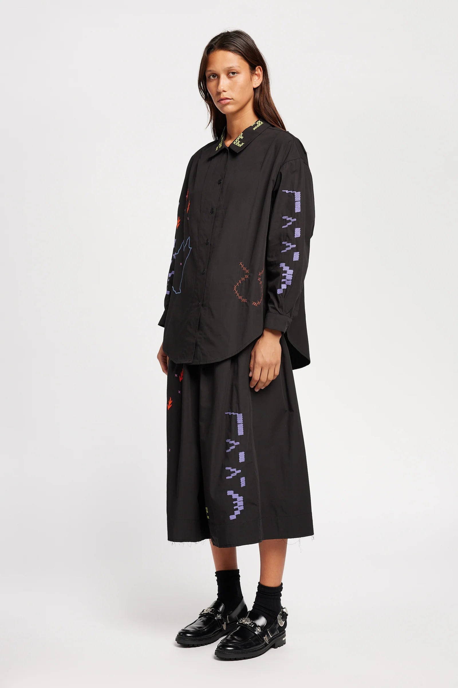UNIVERSE EMBROIDERED SKIRT - BLACK