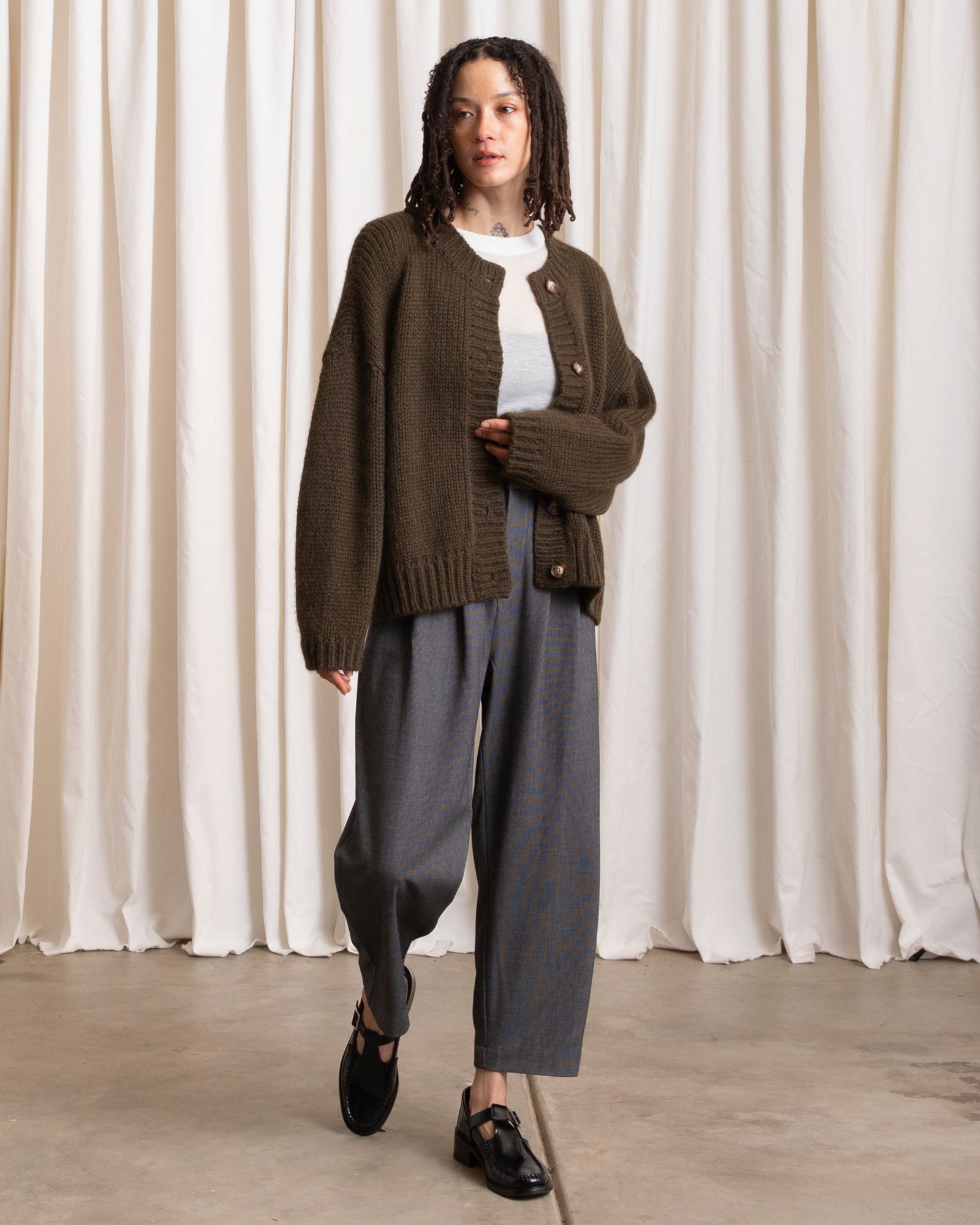 MERINO CREW-NECK CARDIGAN - OLIVE
