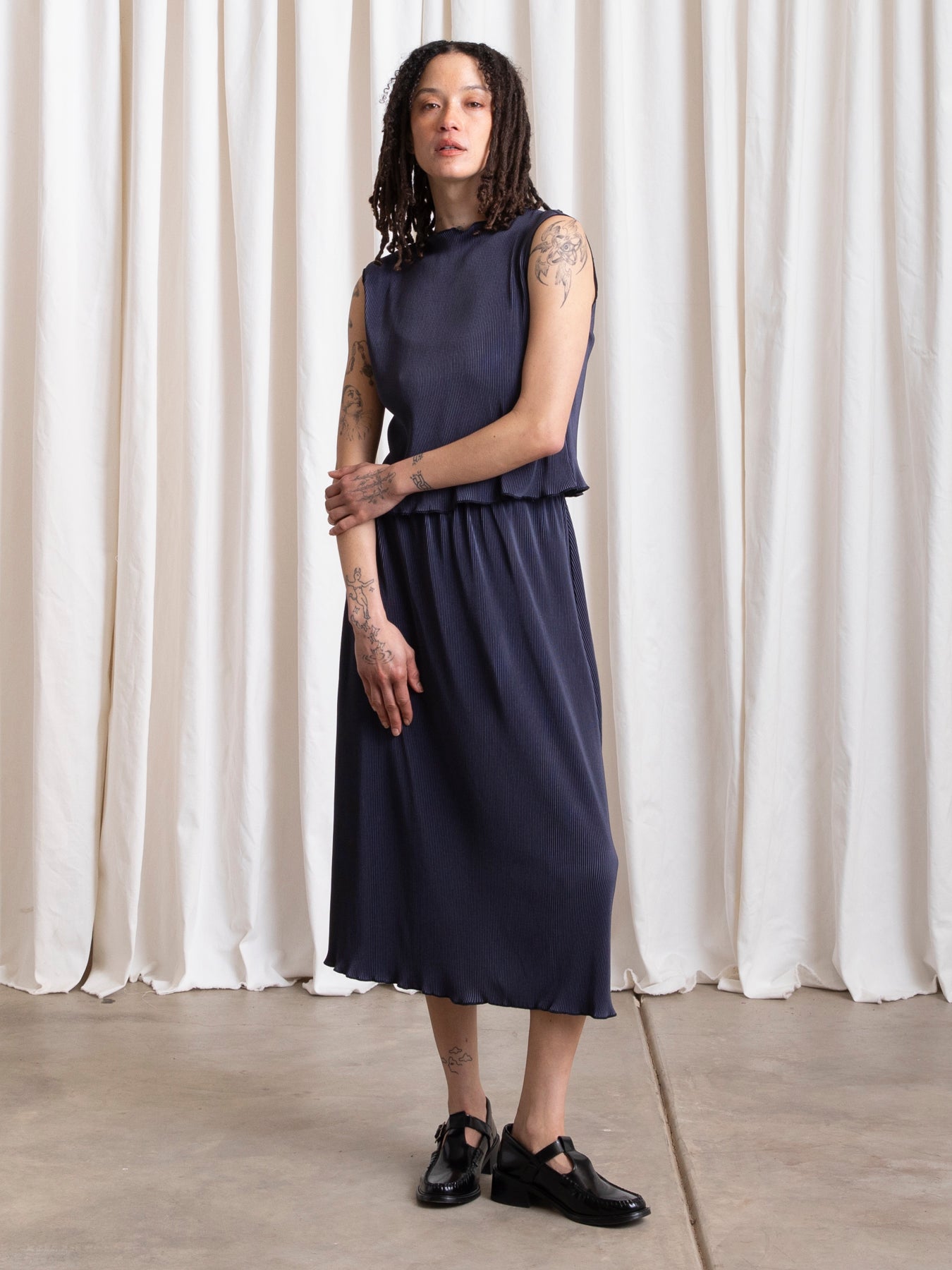 SPRING PLEATED SLIM MIDI SKIRT - NAVY