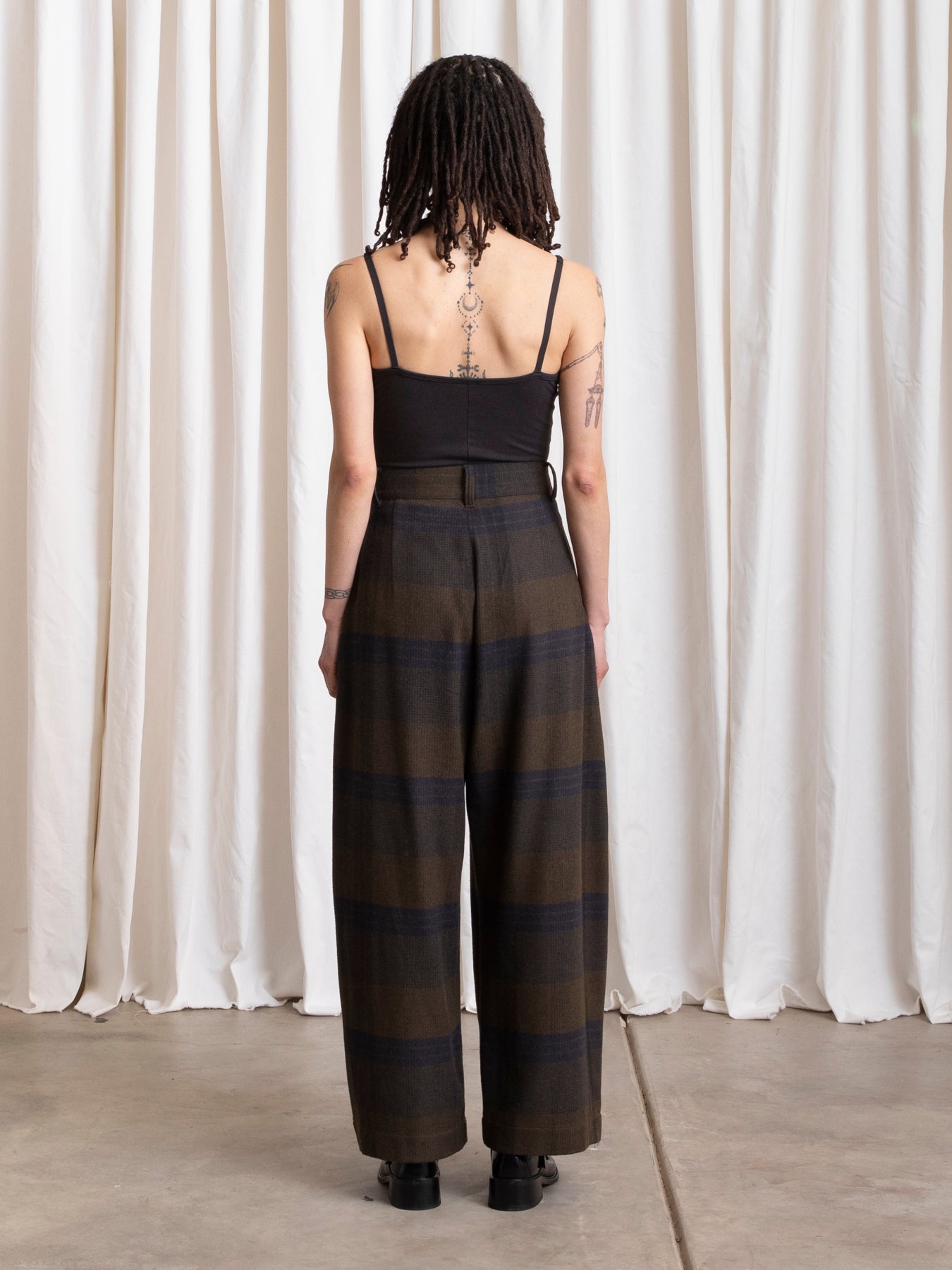 WOOL LOOSE BARREL PANT - OLIVE/NAVY PLAID