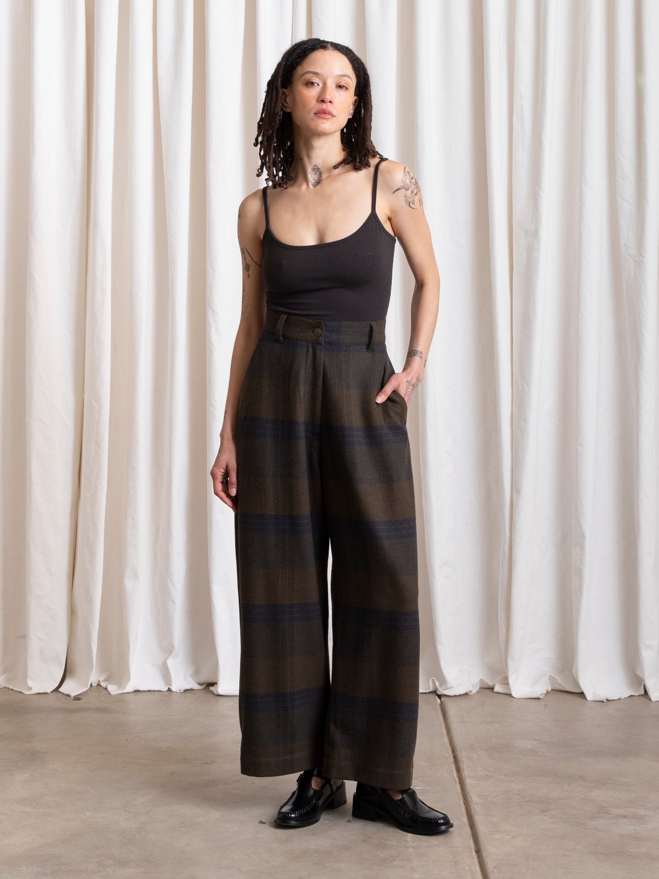 WOOL LOOSE BARREL PANT - OLIVE/NAVY PLAID