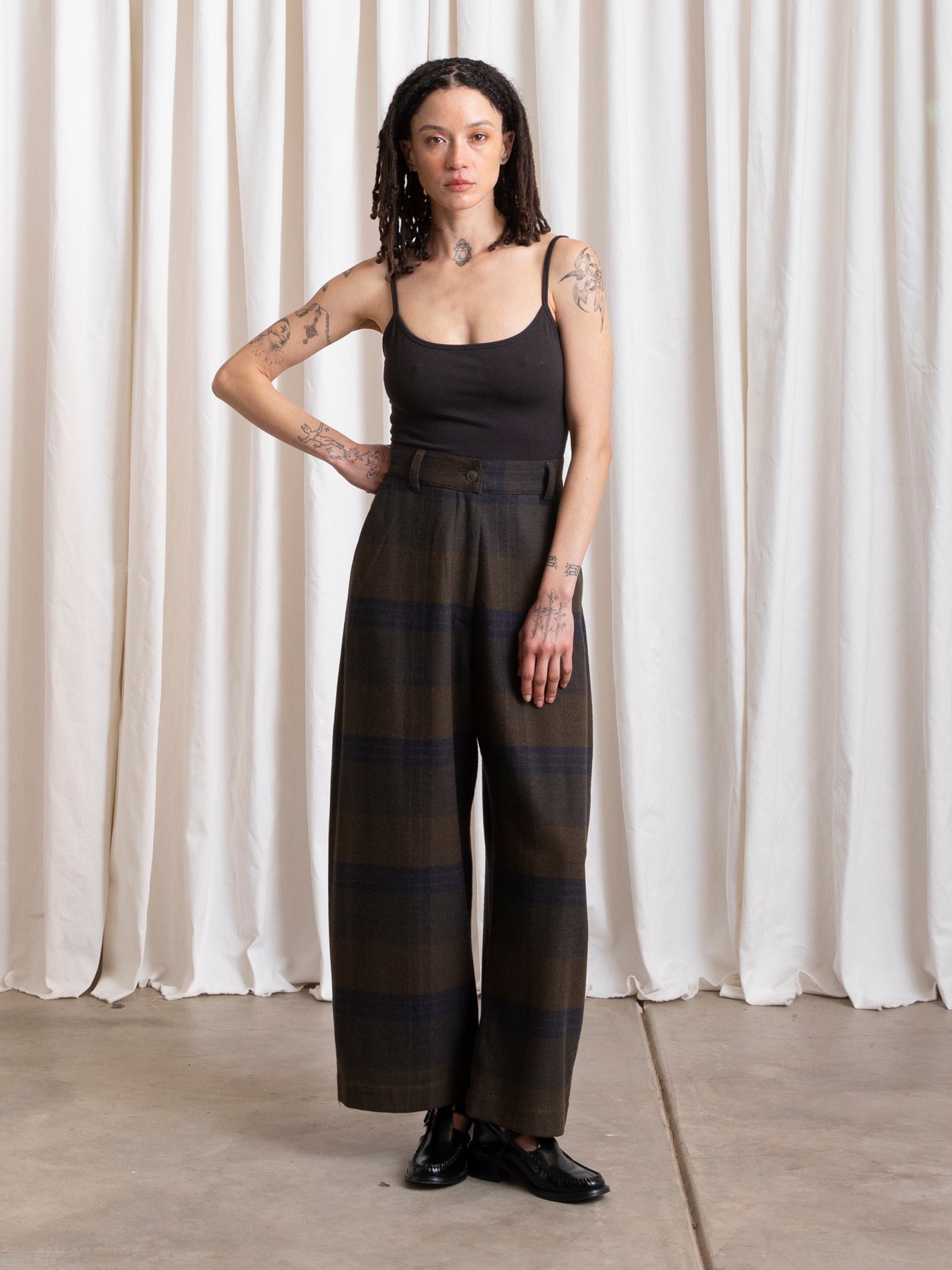 WOOL LOOSE BARREL PANT - OLIVE/NAVY PLAID
