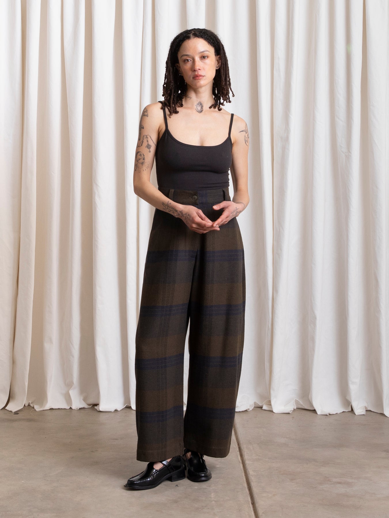 WOOL LOOSE BARREL PANT - OLIVE/NAVY PLAID