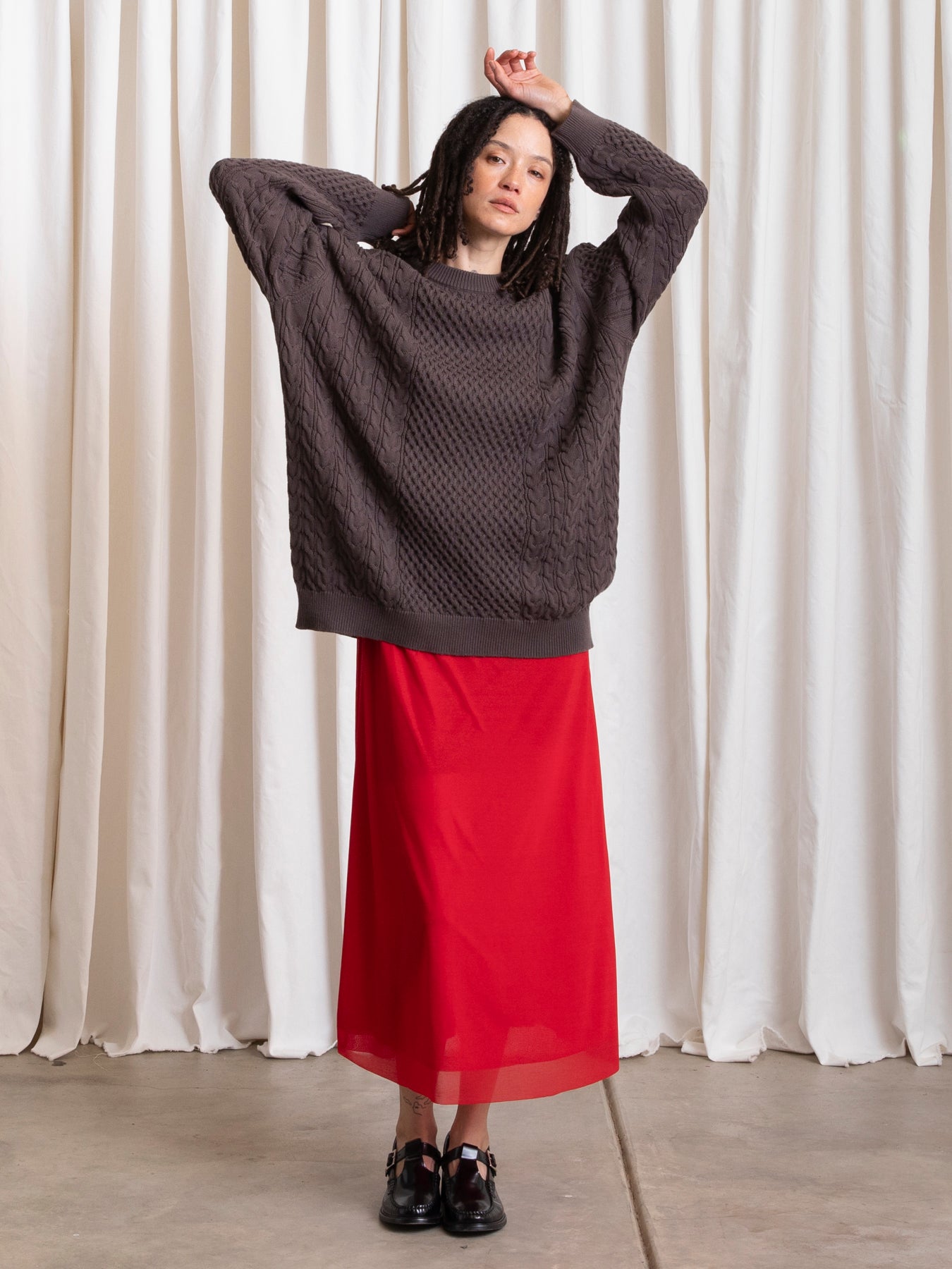 OVERSIZED CABLE KNIT SWEATER - BROWN
