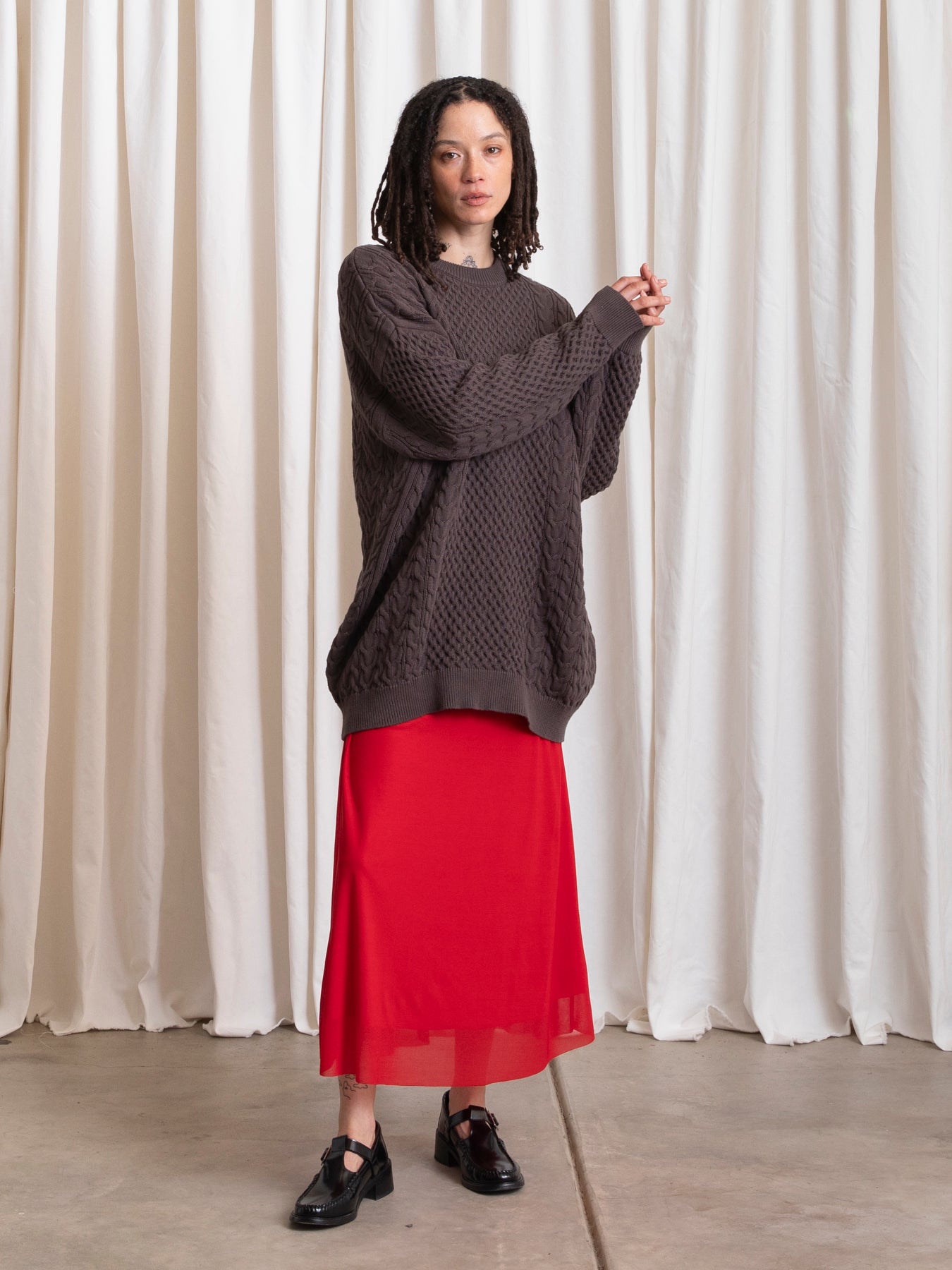 OVERSIZED CABLE KNIT SWEATER - BROWN