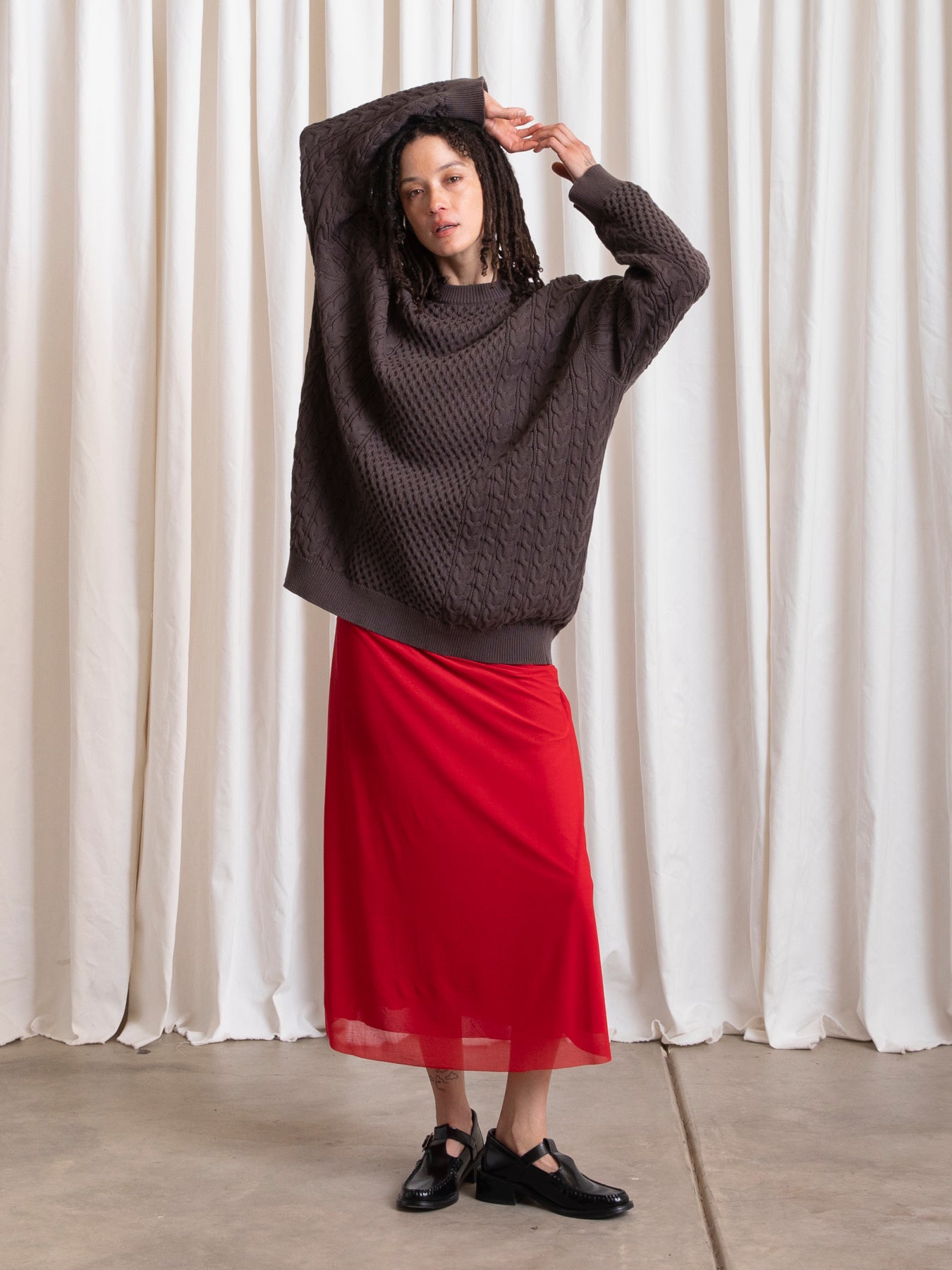 OVERSIZED CABLE KNIT SWEATER - BROWN