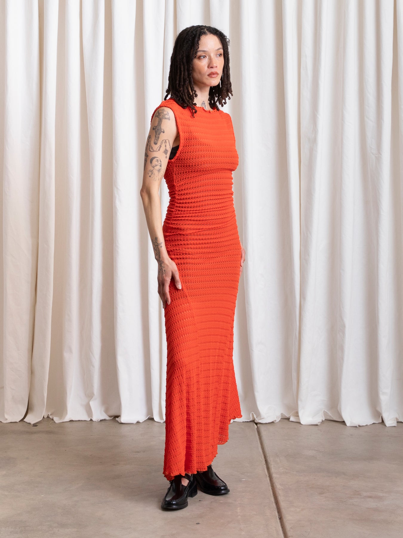 HIGH NECK STRETCH DRESS - POPPY