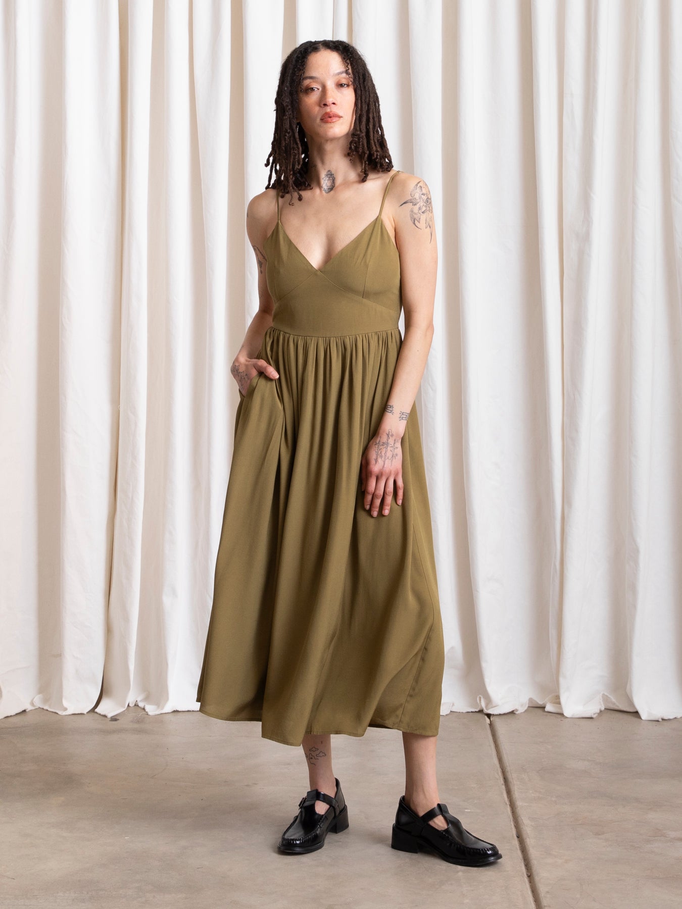 TIE BACK MIDI DRESS - OLIVE MATTE