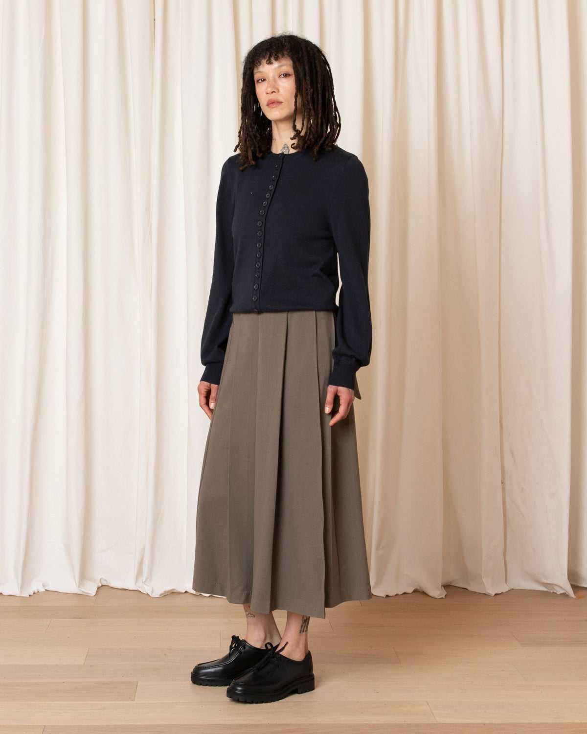 MIDI PLEATED WRAP SKIRT - TAUPE