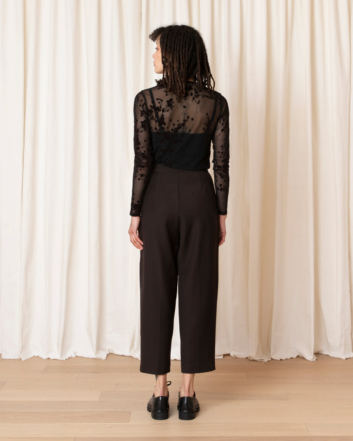 100% WOOL PLEATED PANT - DARK BROWN