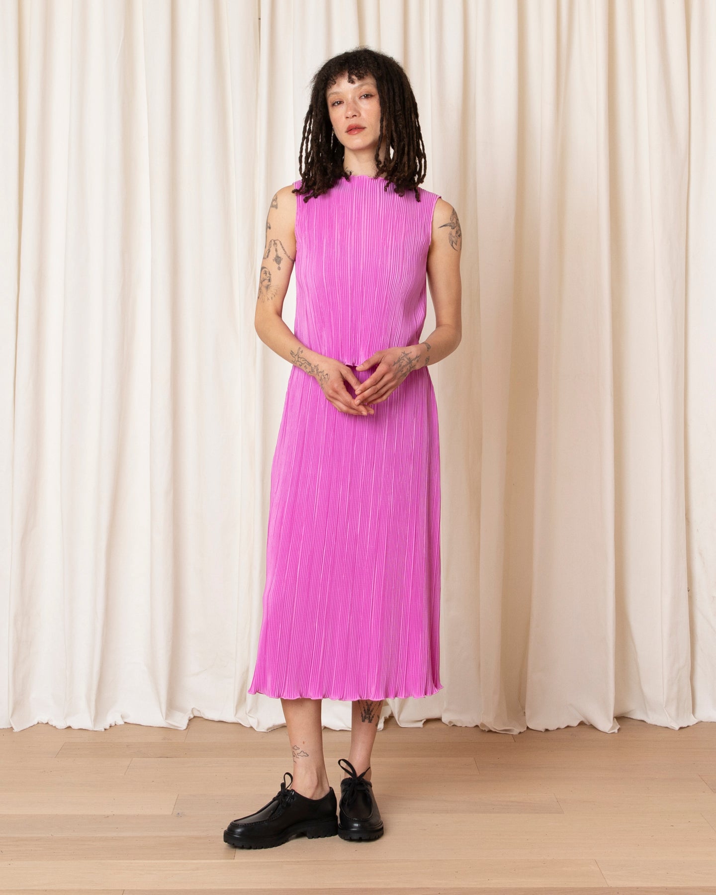 PLEATED SLIM MIDI SKIRT - PINK