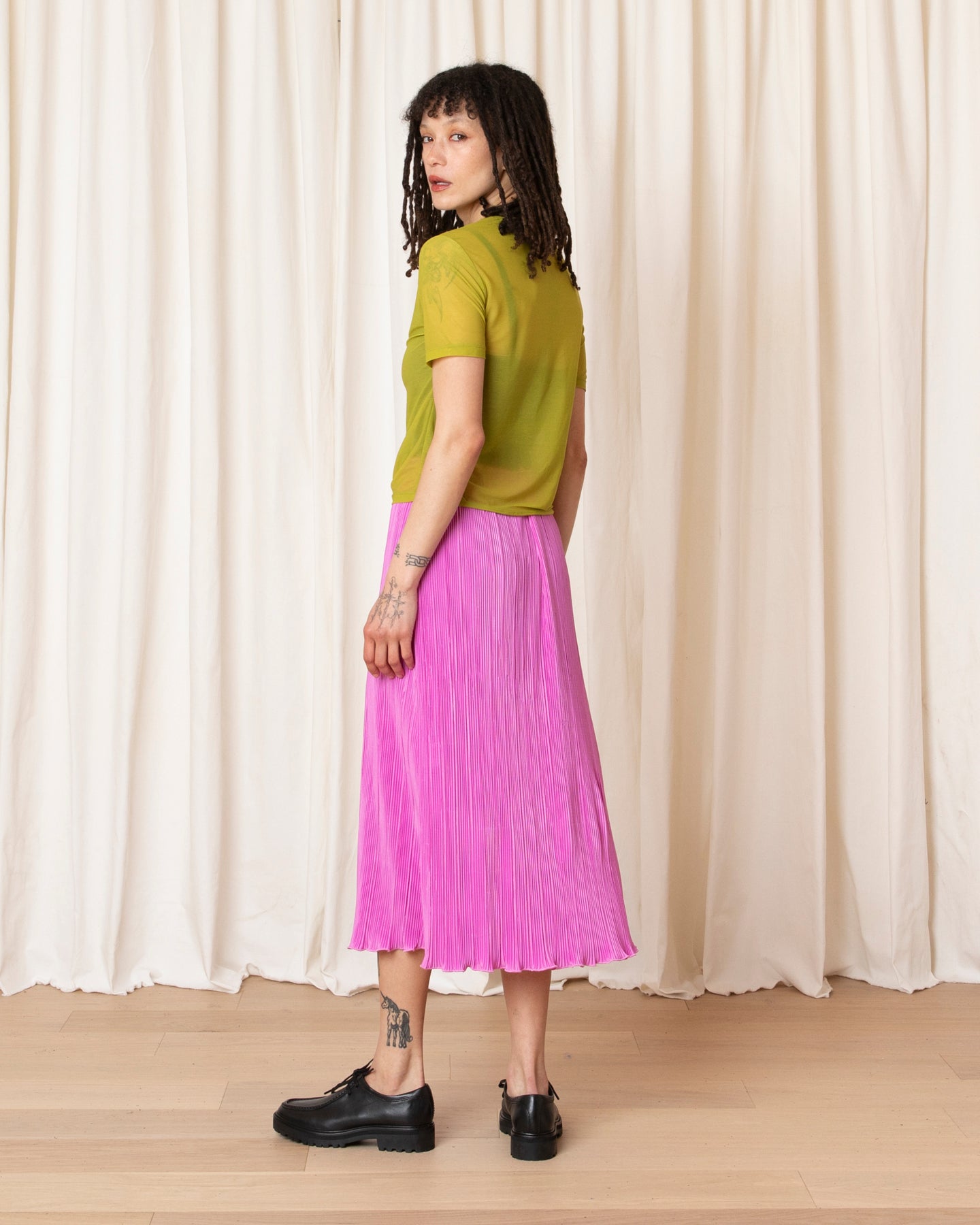 PLEATED SLIM MIDI SKIRT - PINK