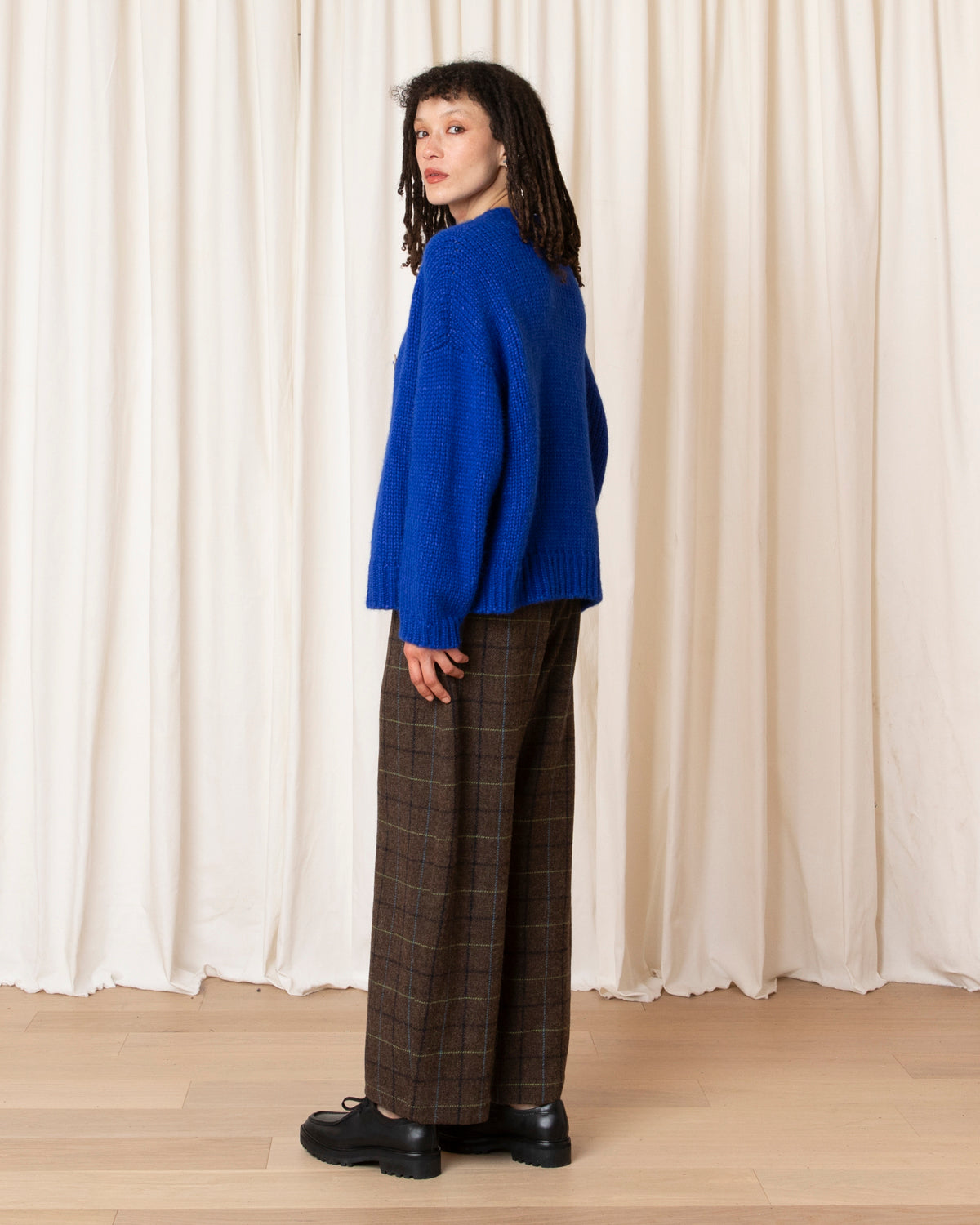 MERINO CREW-NECK CARDIGAN - COBALT