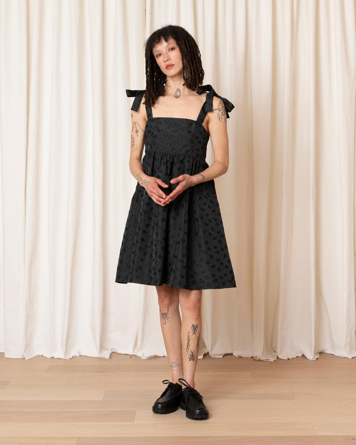 SHORT TIE STRAP DRESS - BLACK FLOWER JACQUARD
