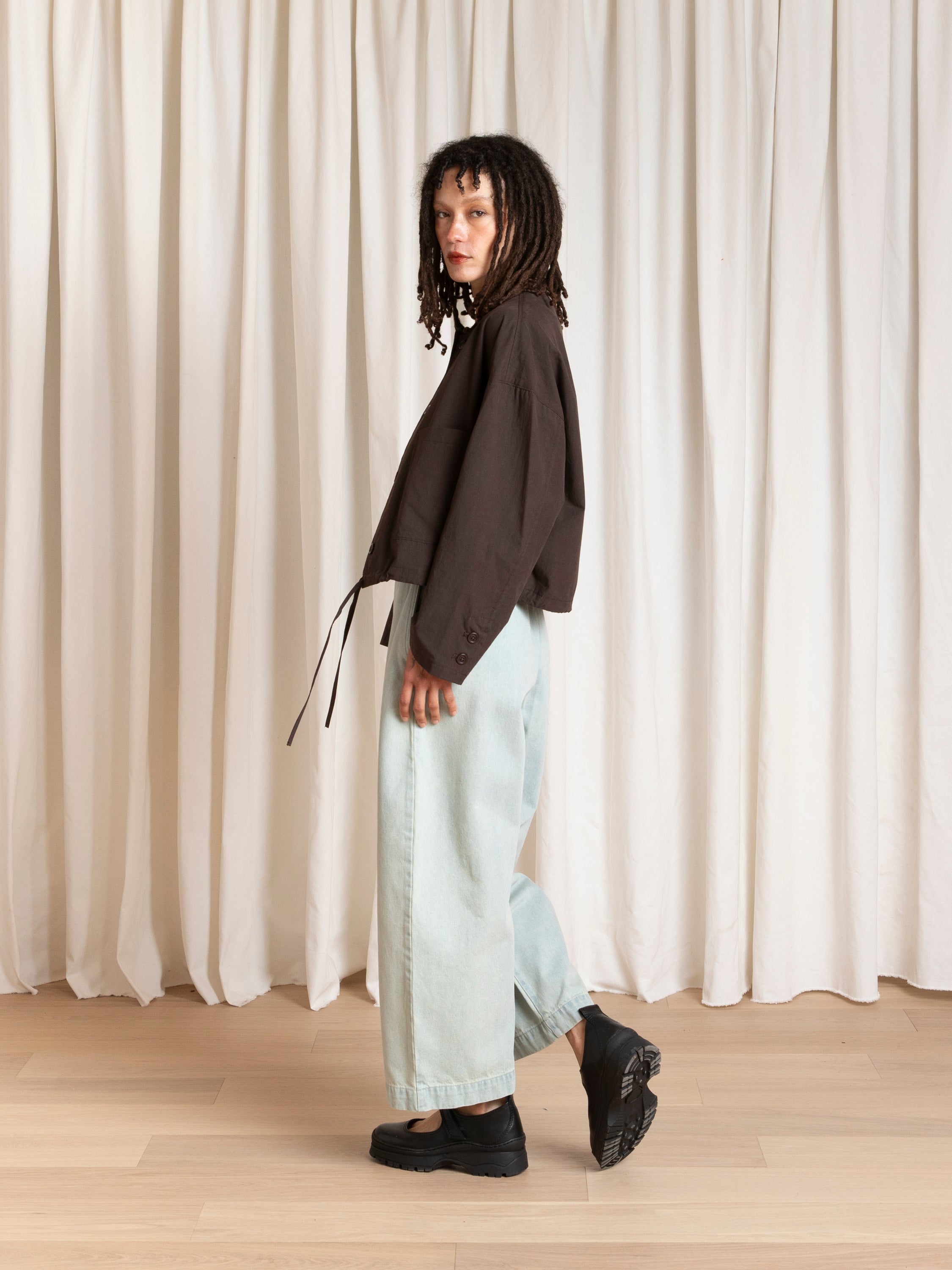 SPRING CROPPED DRAWSTRING JACKET - DARK BROWN