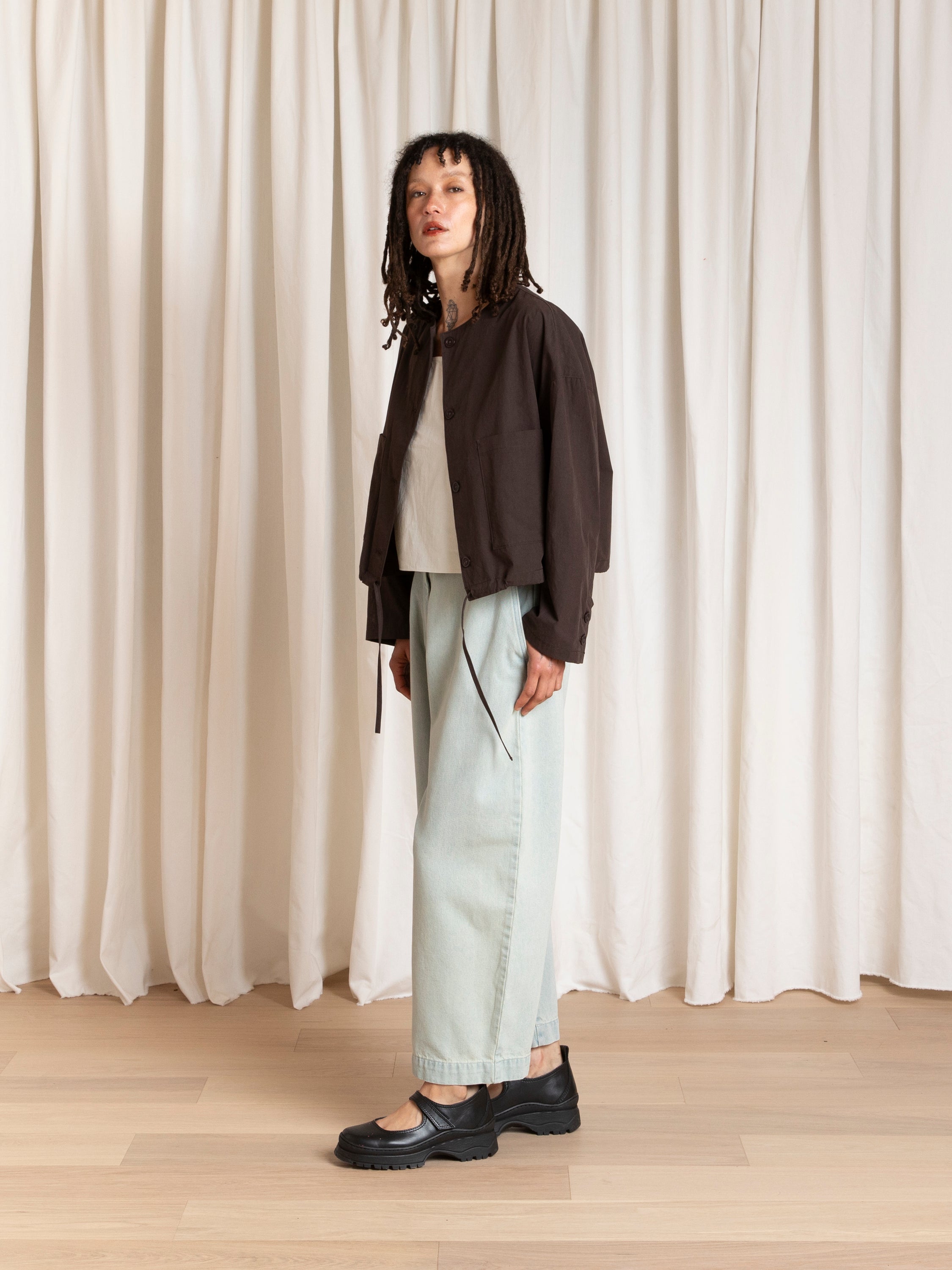 SPRING CROPPED DRAWSTRING JACKET - DARK BROWN