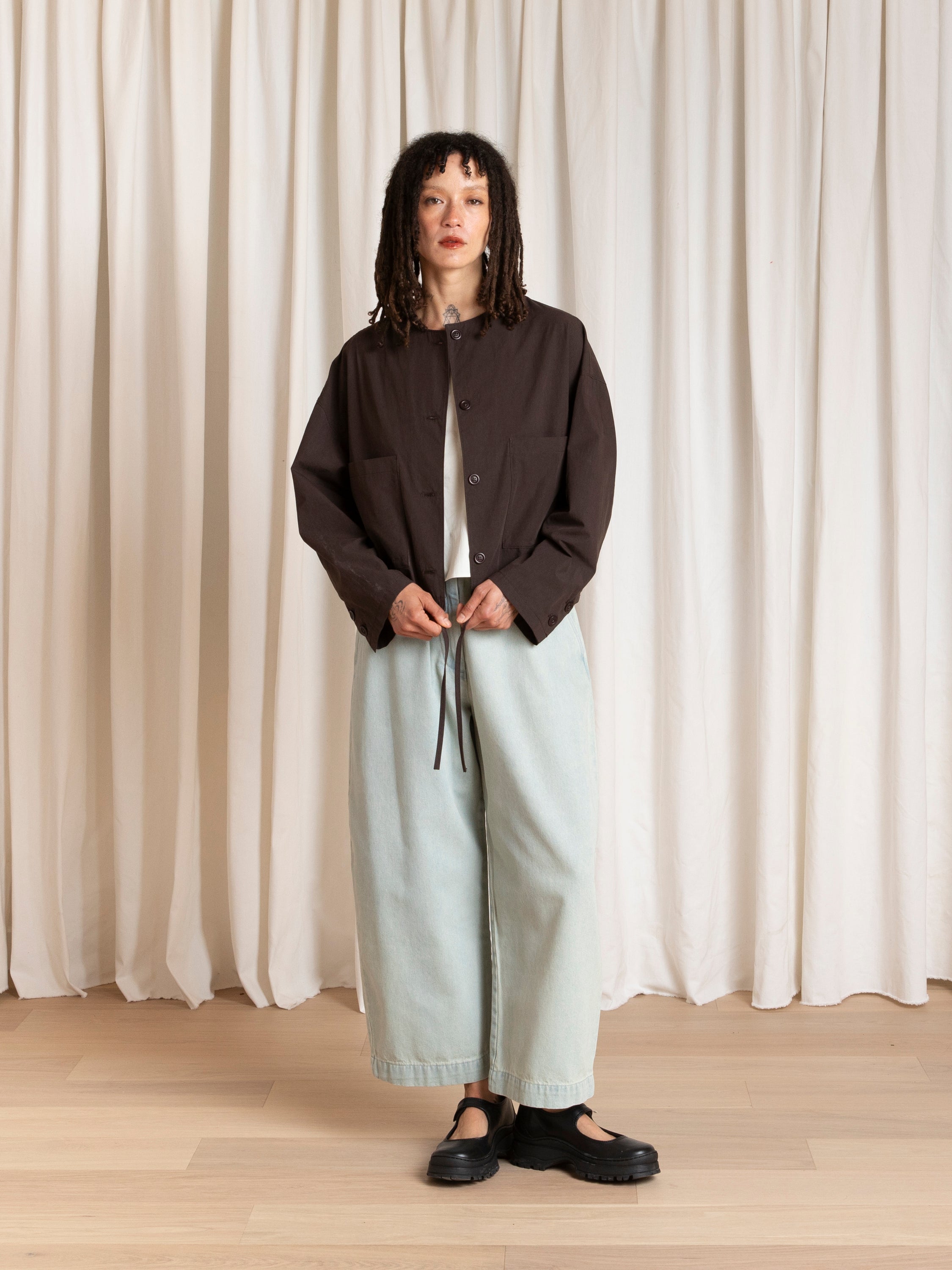 SPRING CROPPED DRAWSTRING JACKET - DARK BROWN