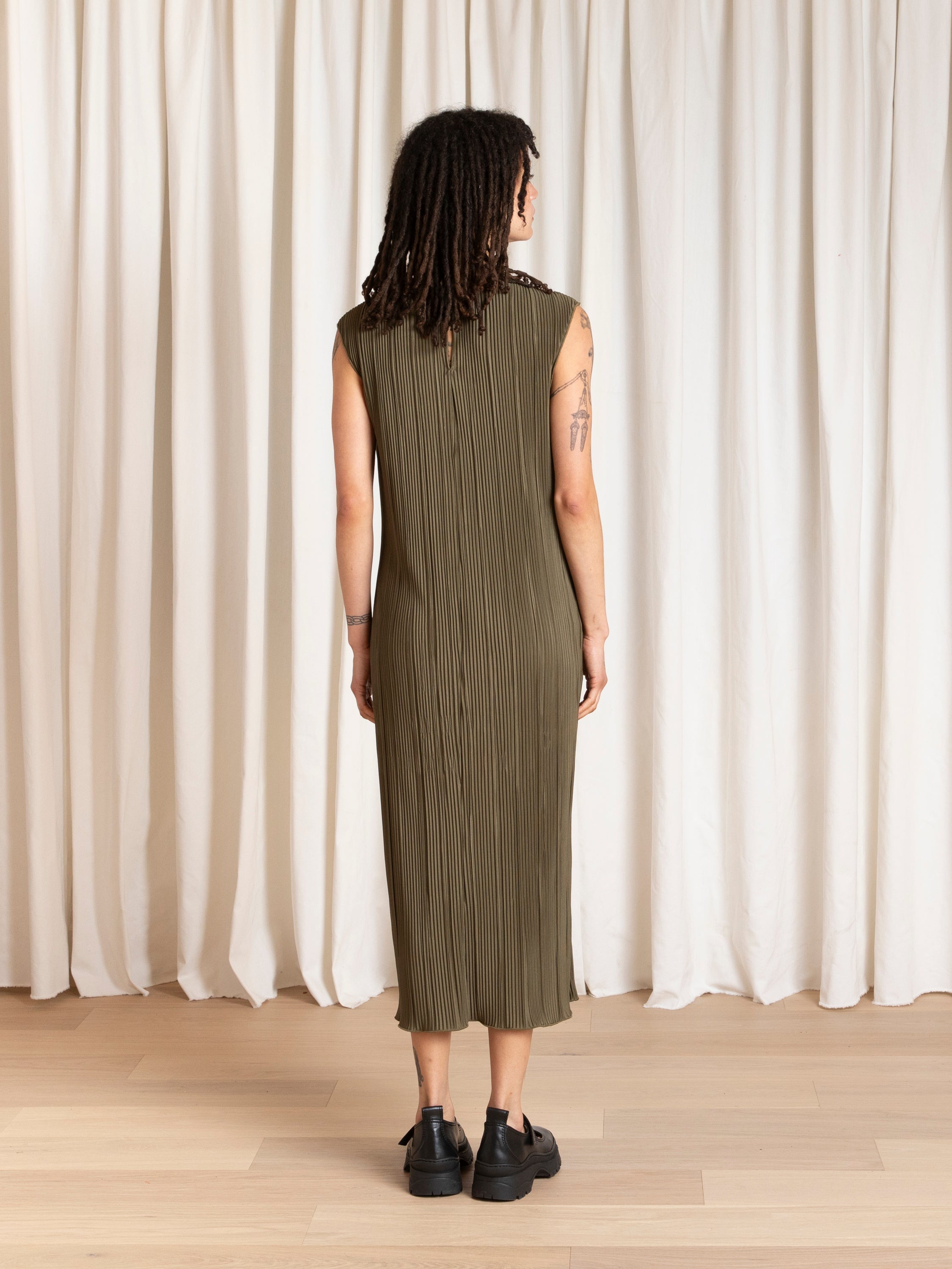 PLEATED TANK DRESS - OLIVE