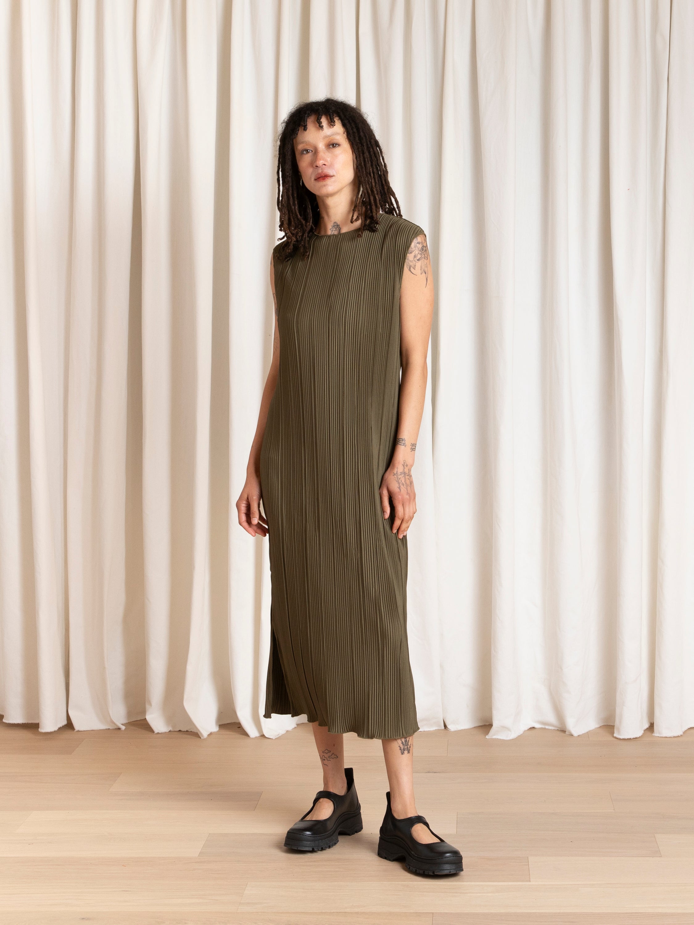 PLEATED TANK DRESS - OLIVE