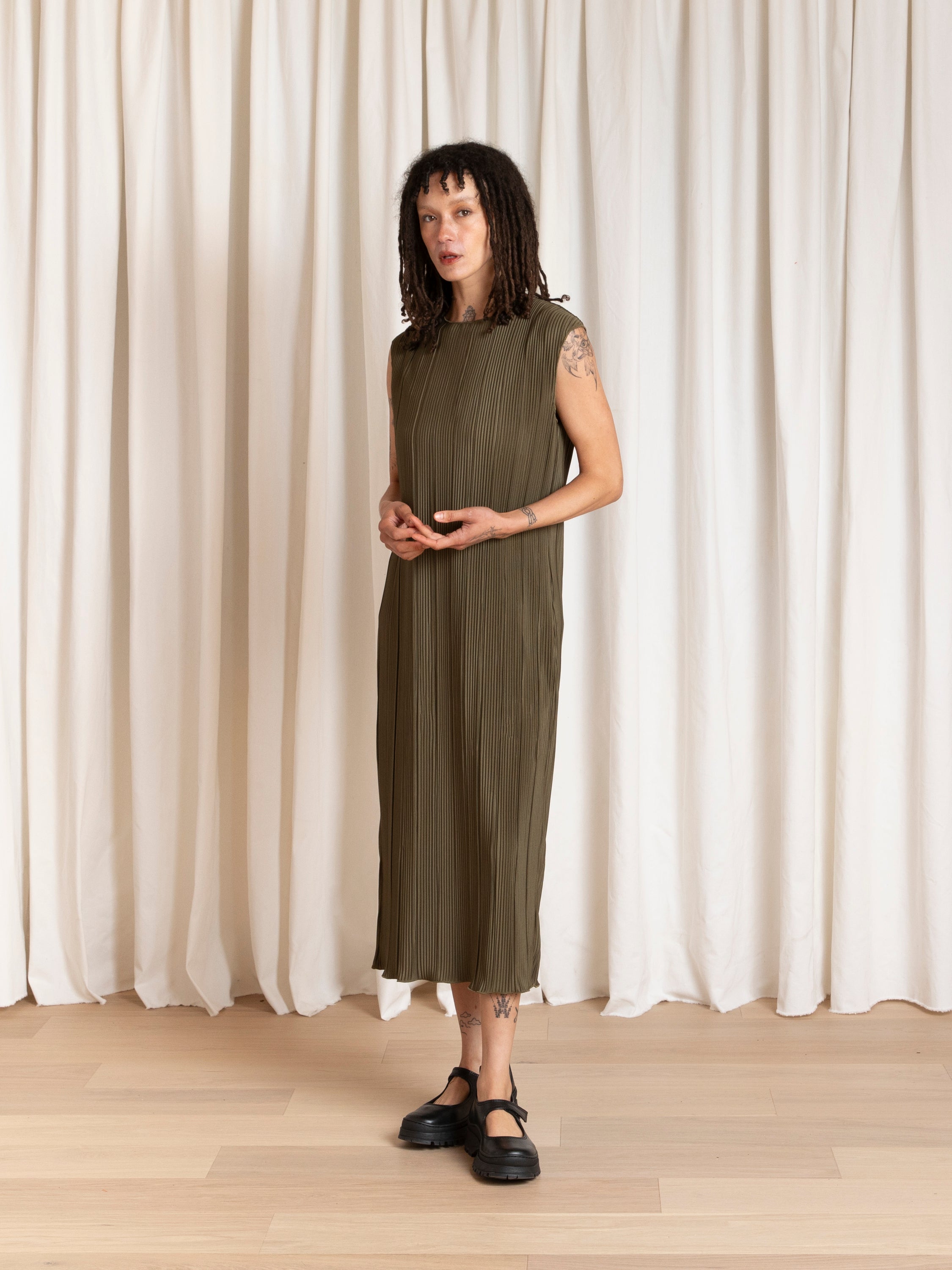 PLEATED TANK DRESS - OLIVE