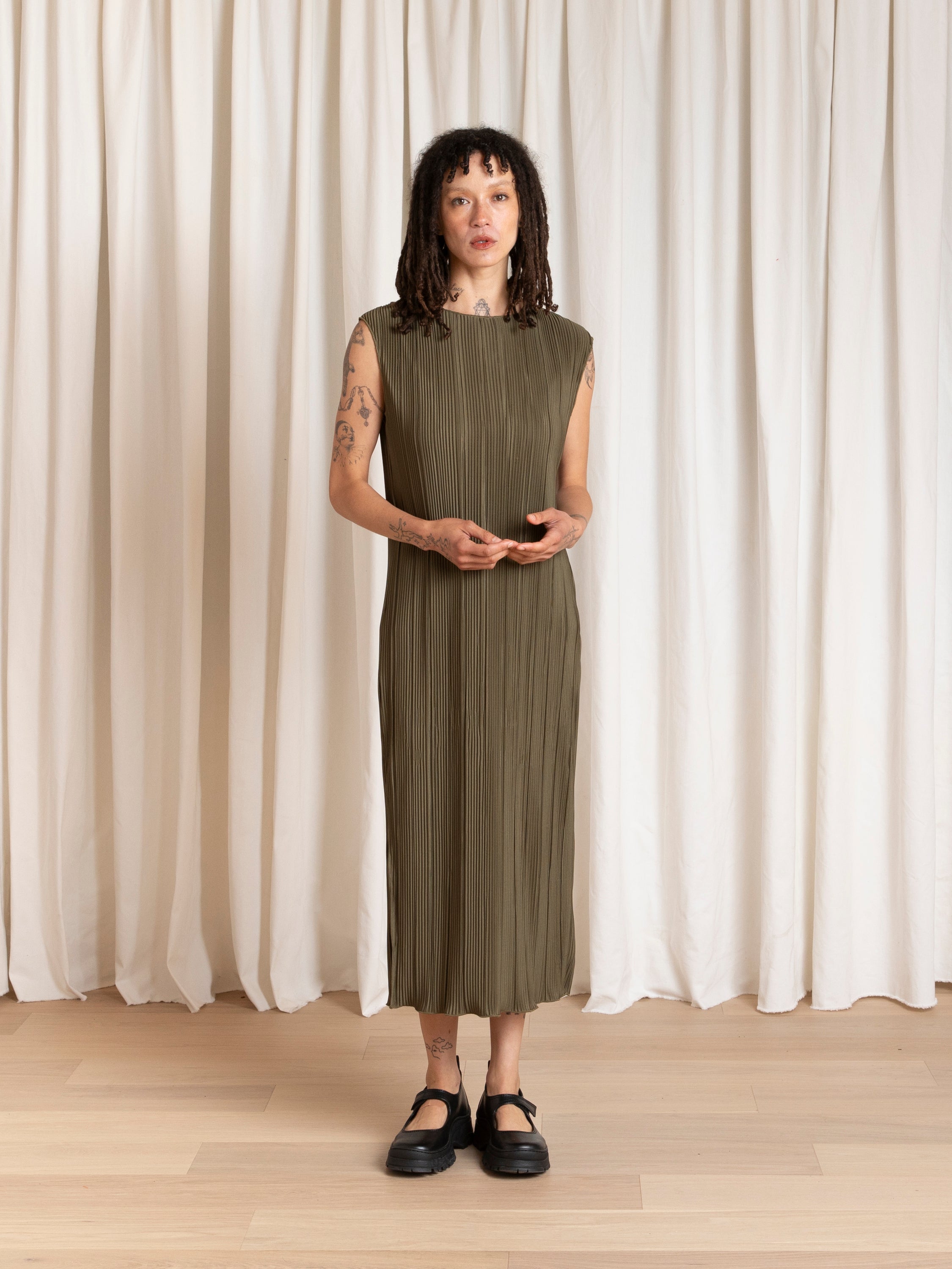 PLEATED TANK DRESS - OLIVE
