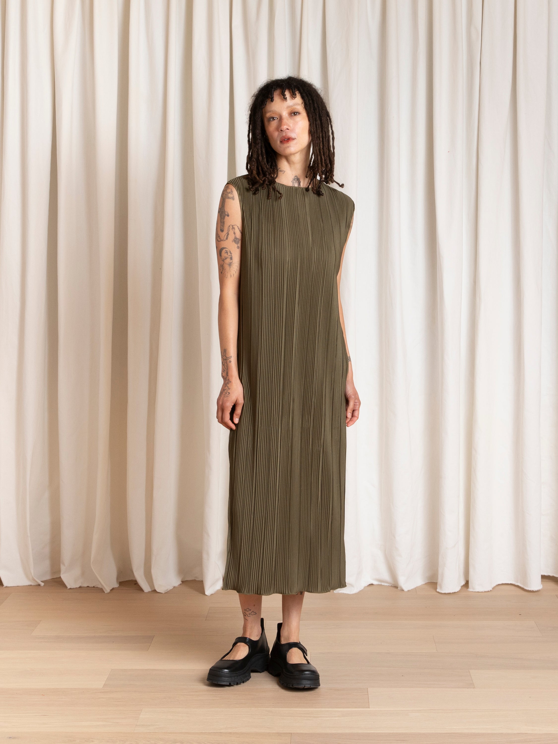 PLEATED TANK DRESS - OLIVE
