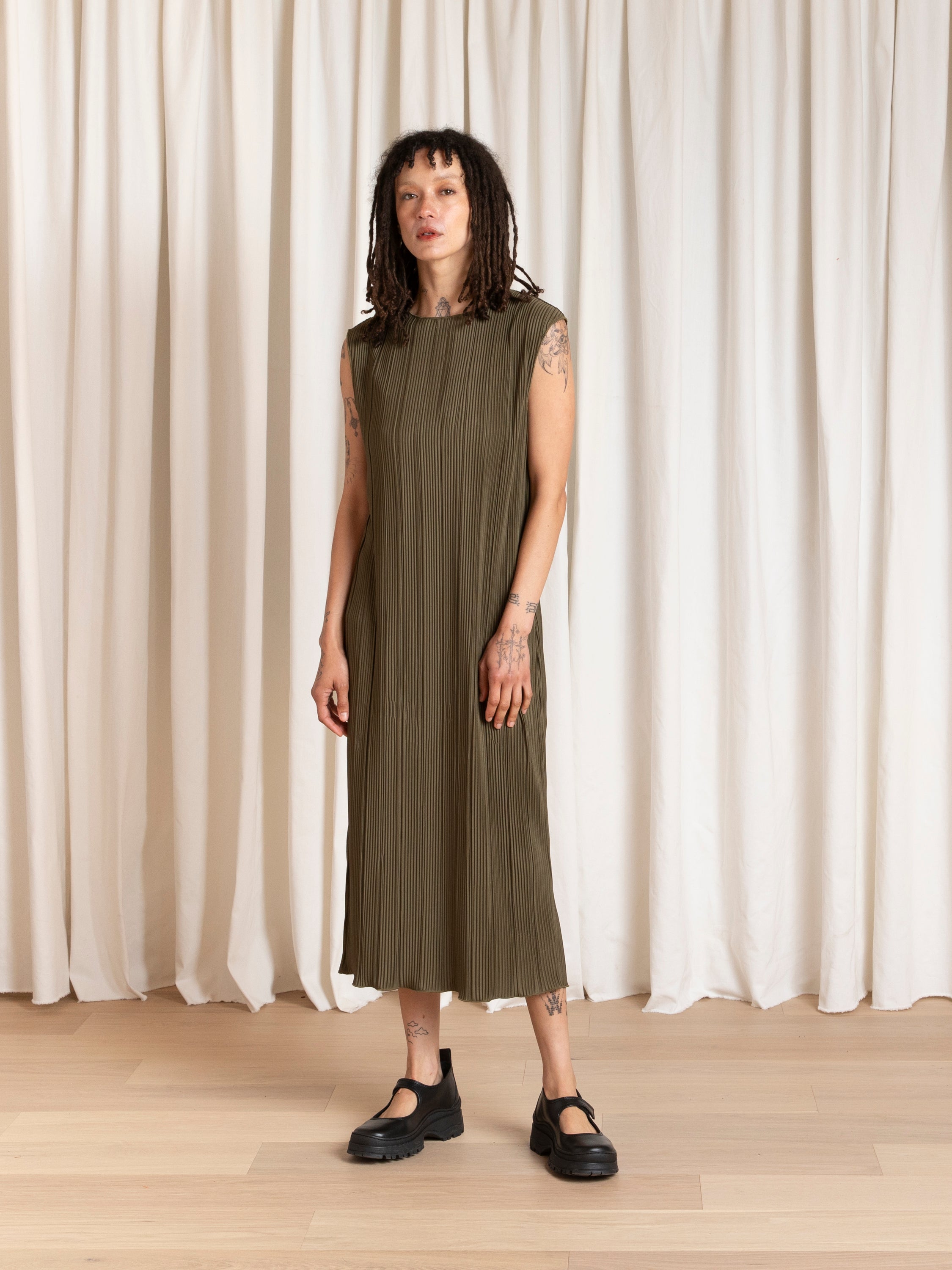 PLEATED TANK DRESS - OLIVE