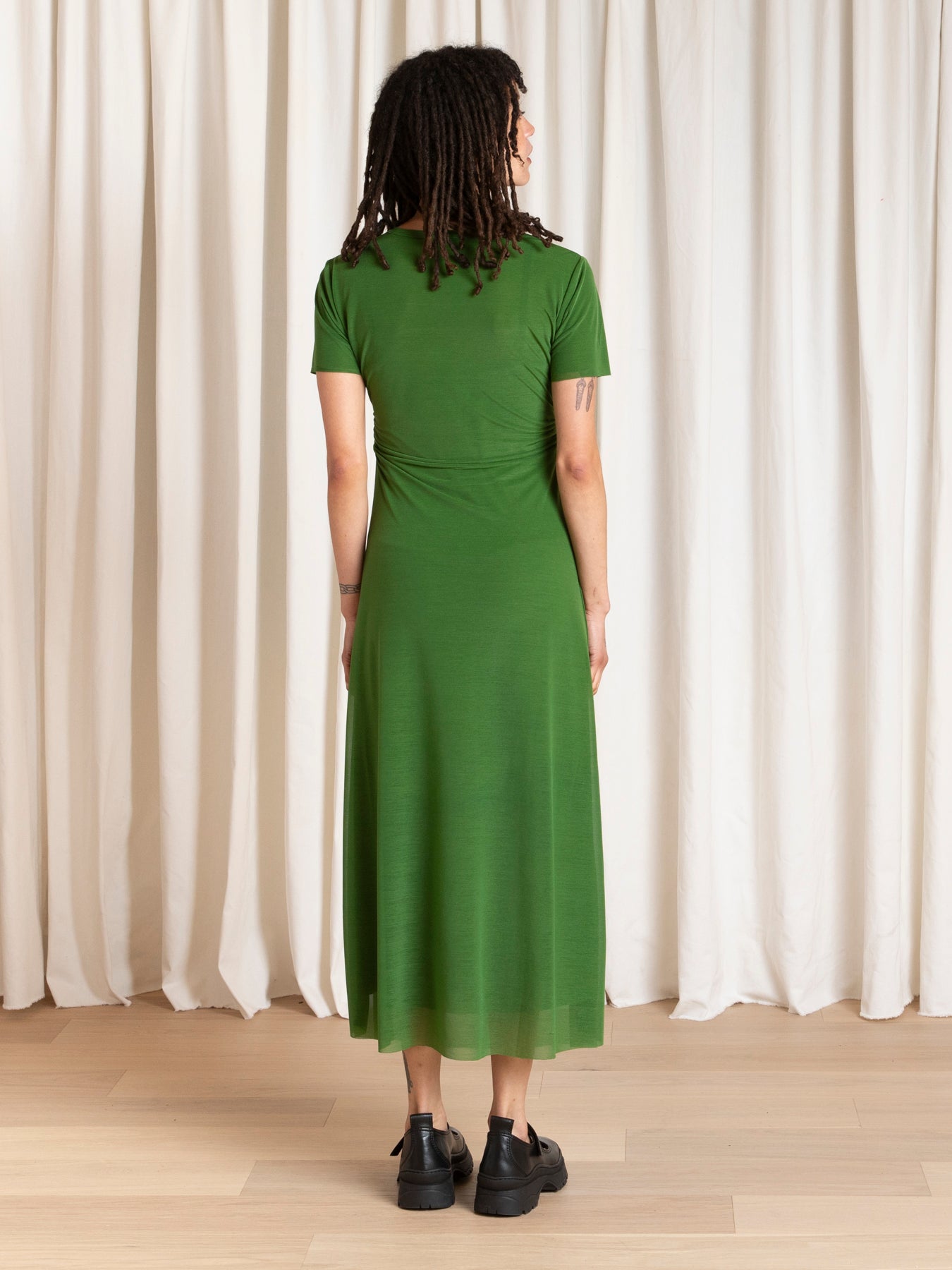 FITTED T-SHIRT DRESS - GRASS GREEN