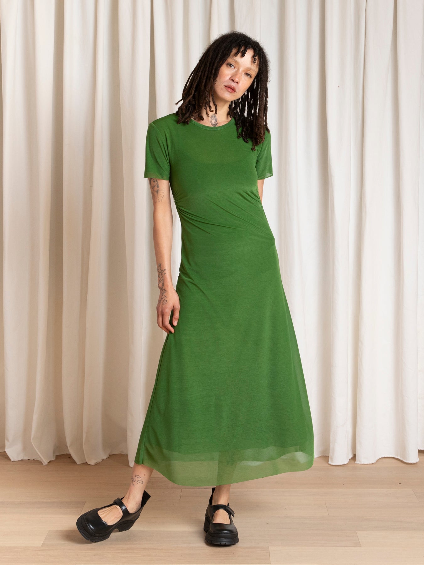 FITTED T-SHIRT DRESS - GRASS GREEN
