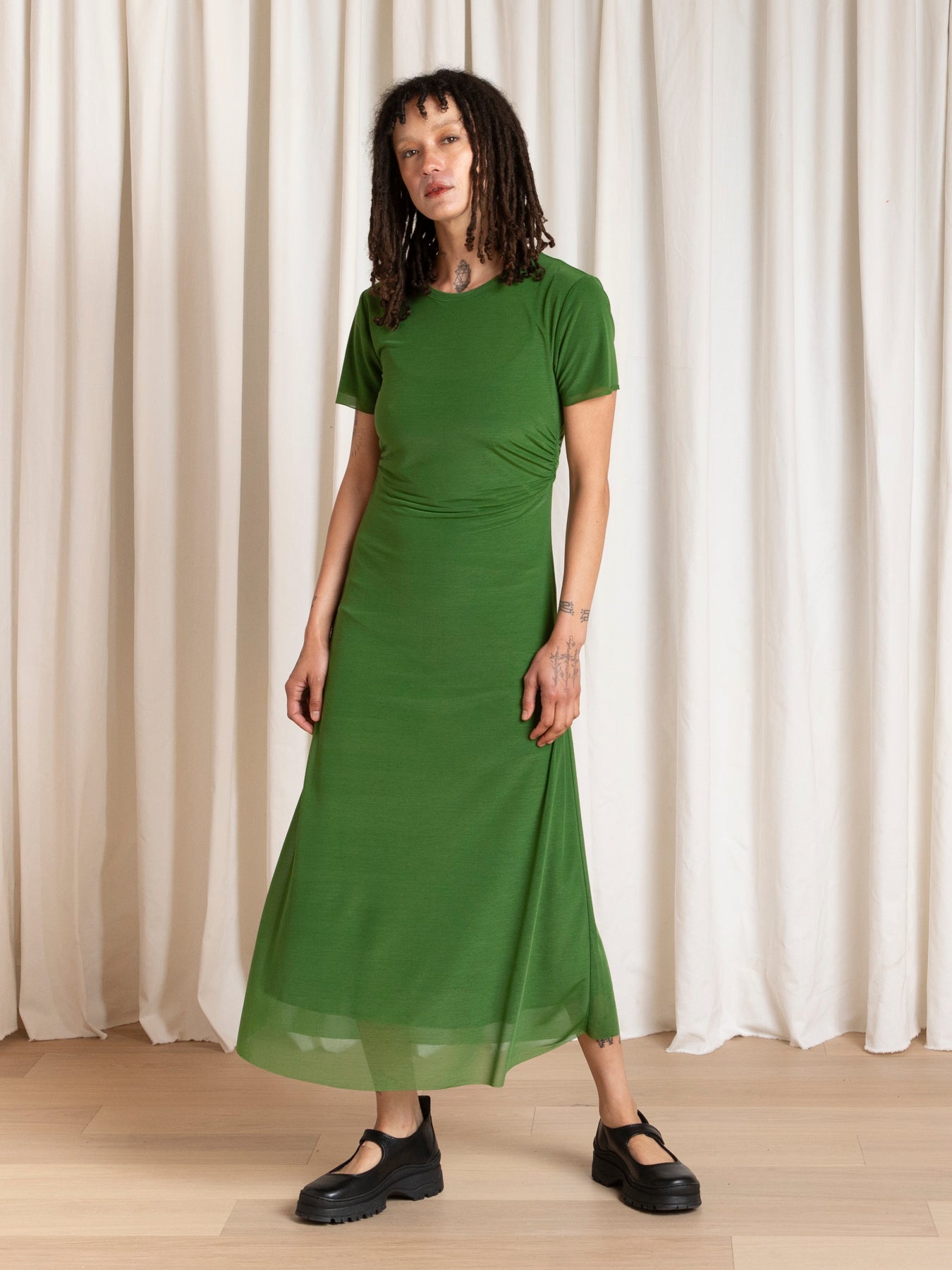 FITTED T-SHIRT DRESS - GRASS GREEN