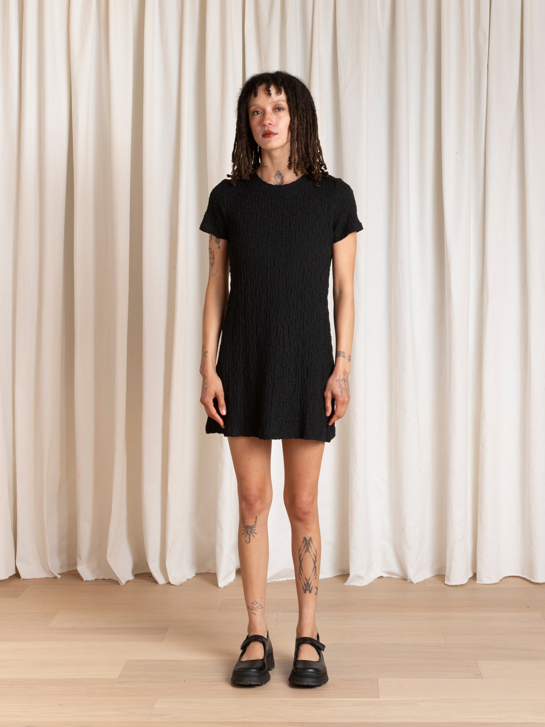 MINI TEXTURED T-SHIRT DRESS - BLACK