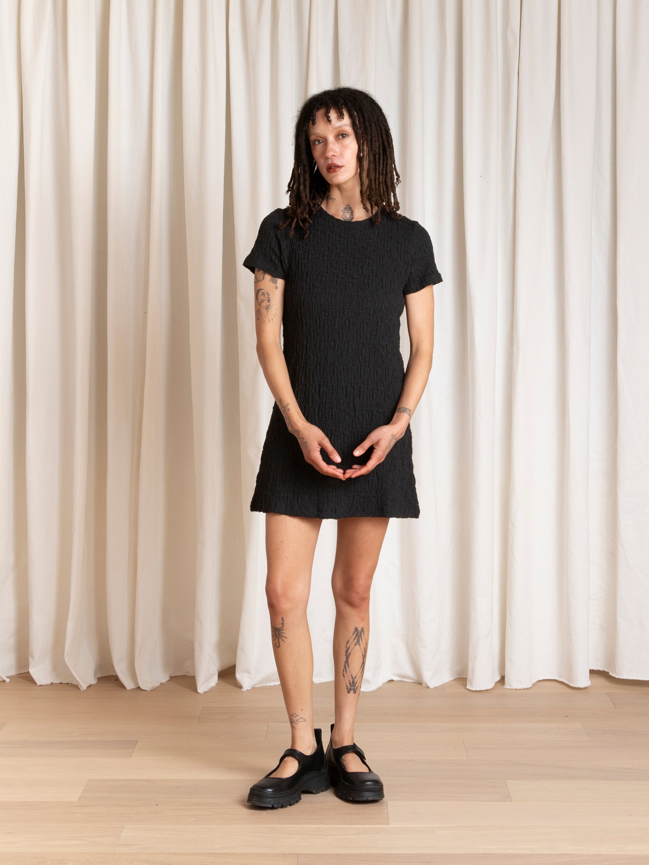 MINI TEXTURED T-SHIRT DRESS - BLACK