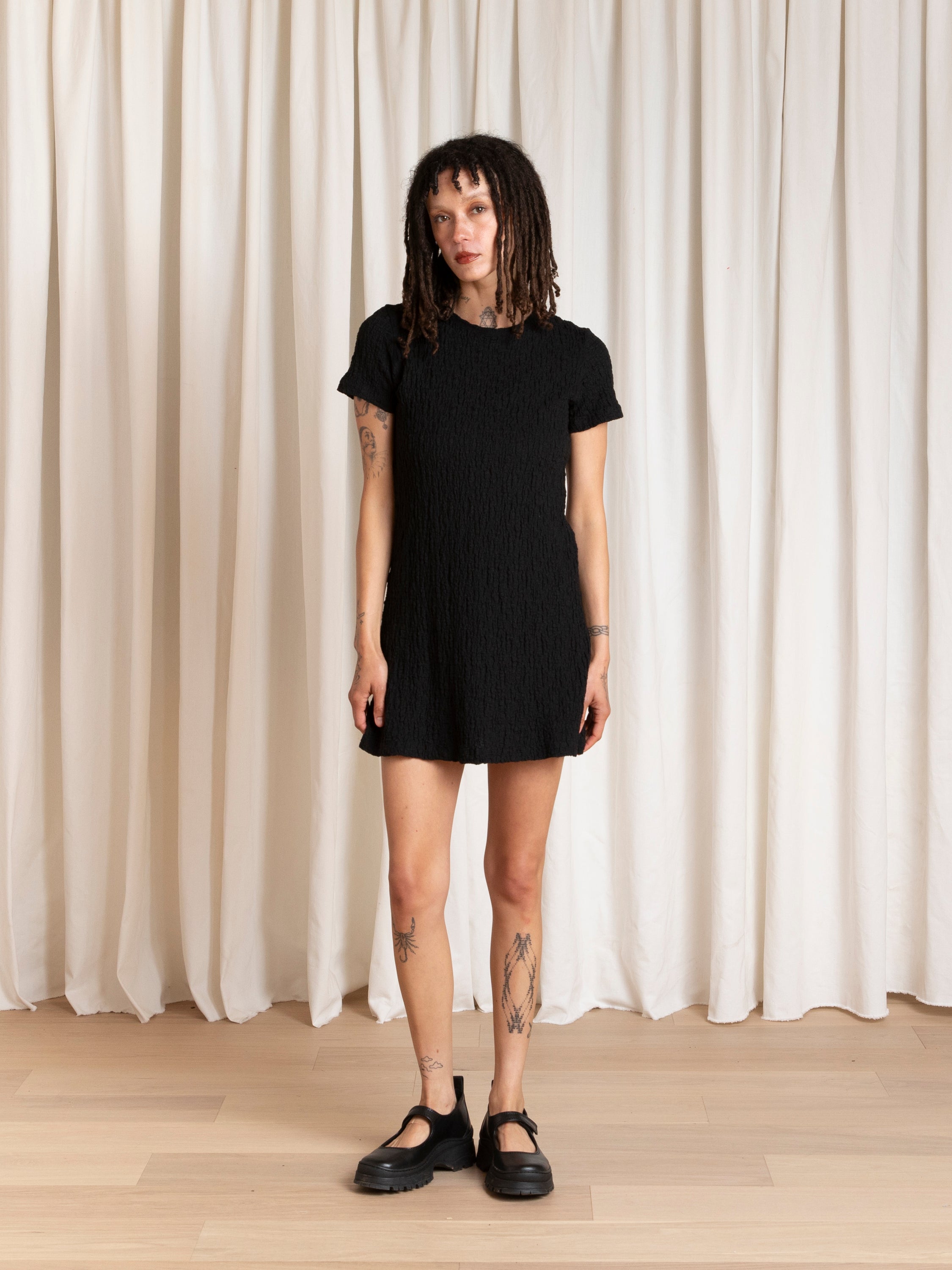 MINI TEXTURED T-SHIRT DRESS - BLACK