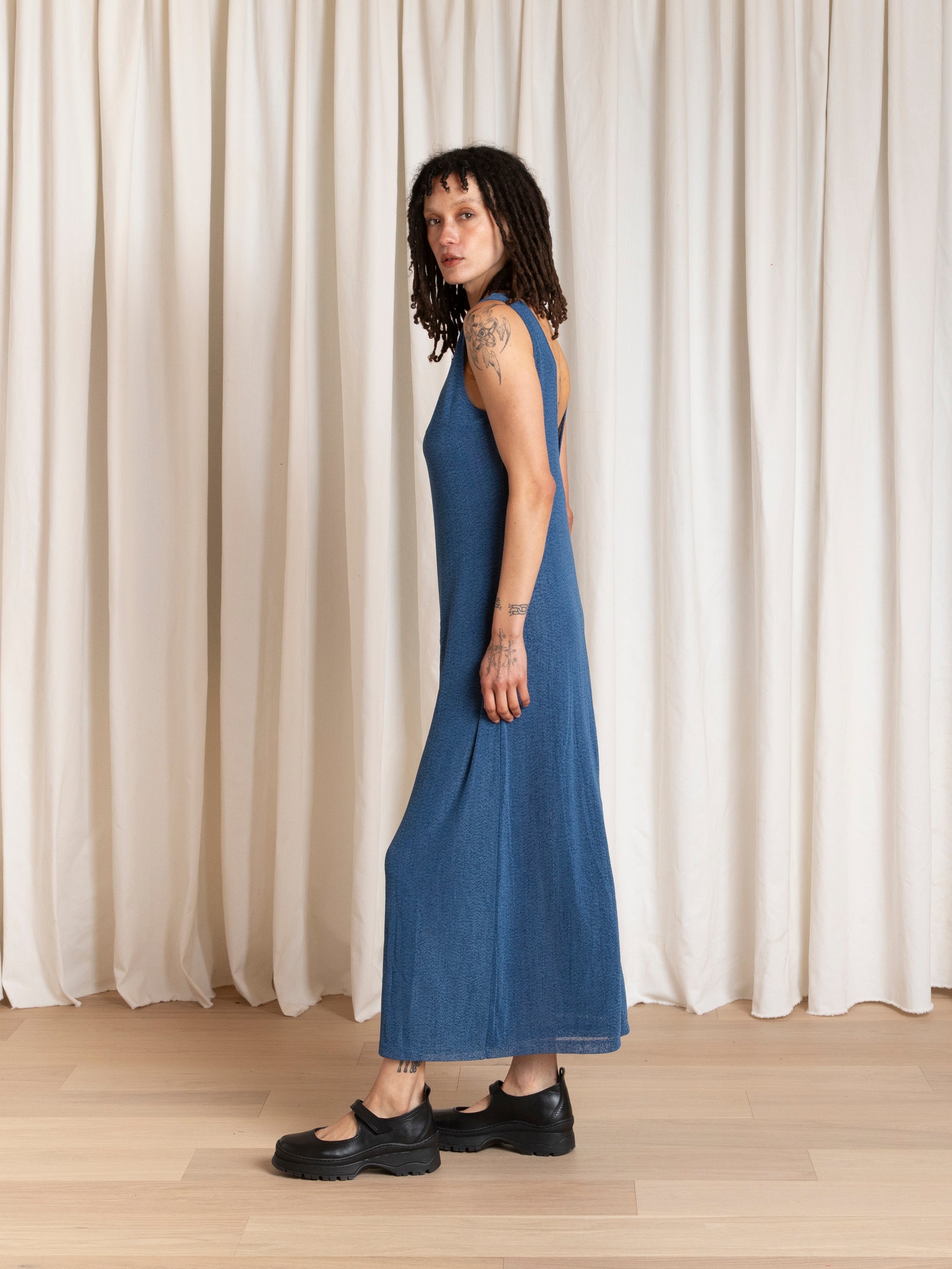 LOW BACK COLUMN DRESS - BLUE
