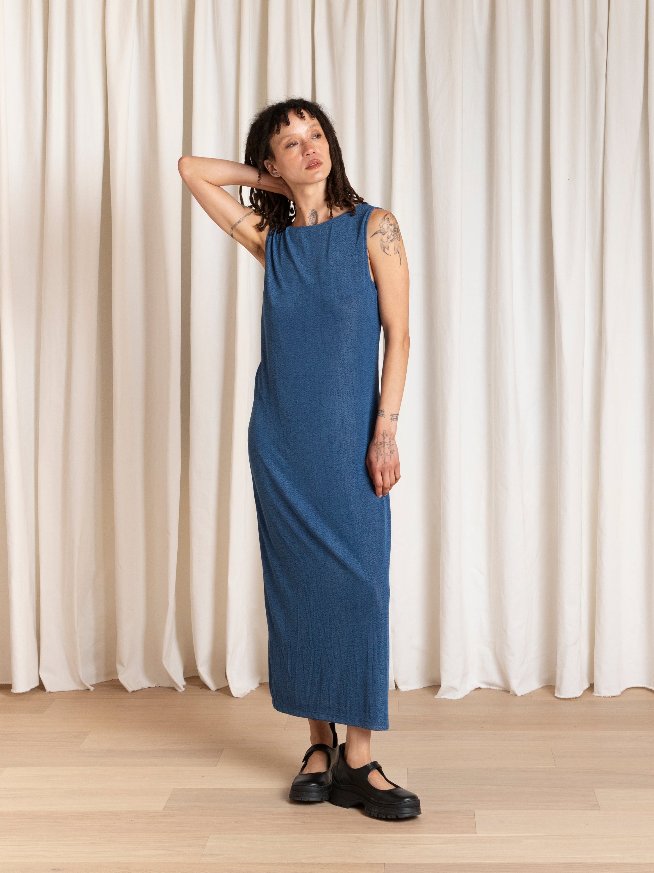 LOW BACK COLUMN DRESS - BLUE