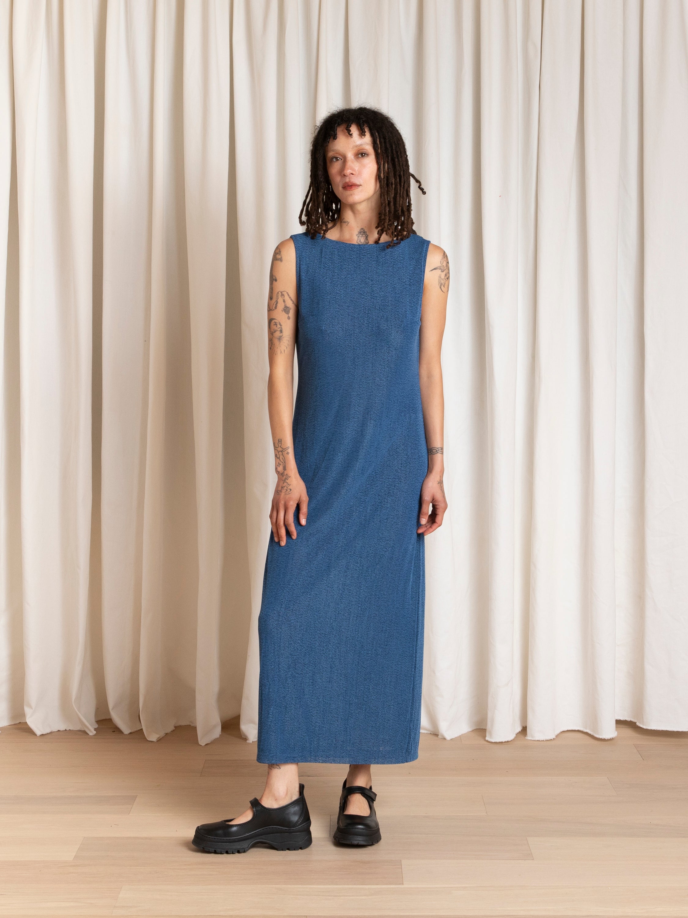 LOW BACK COLUMN DRESS - BLUE