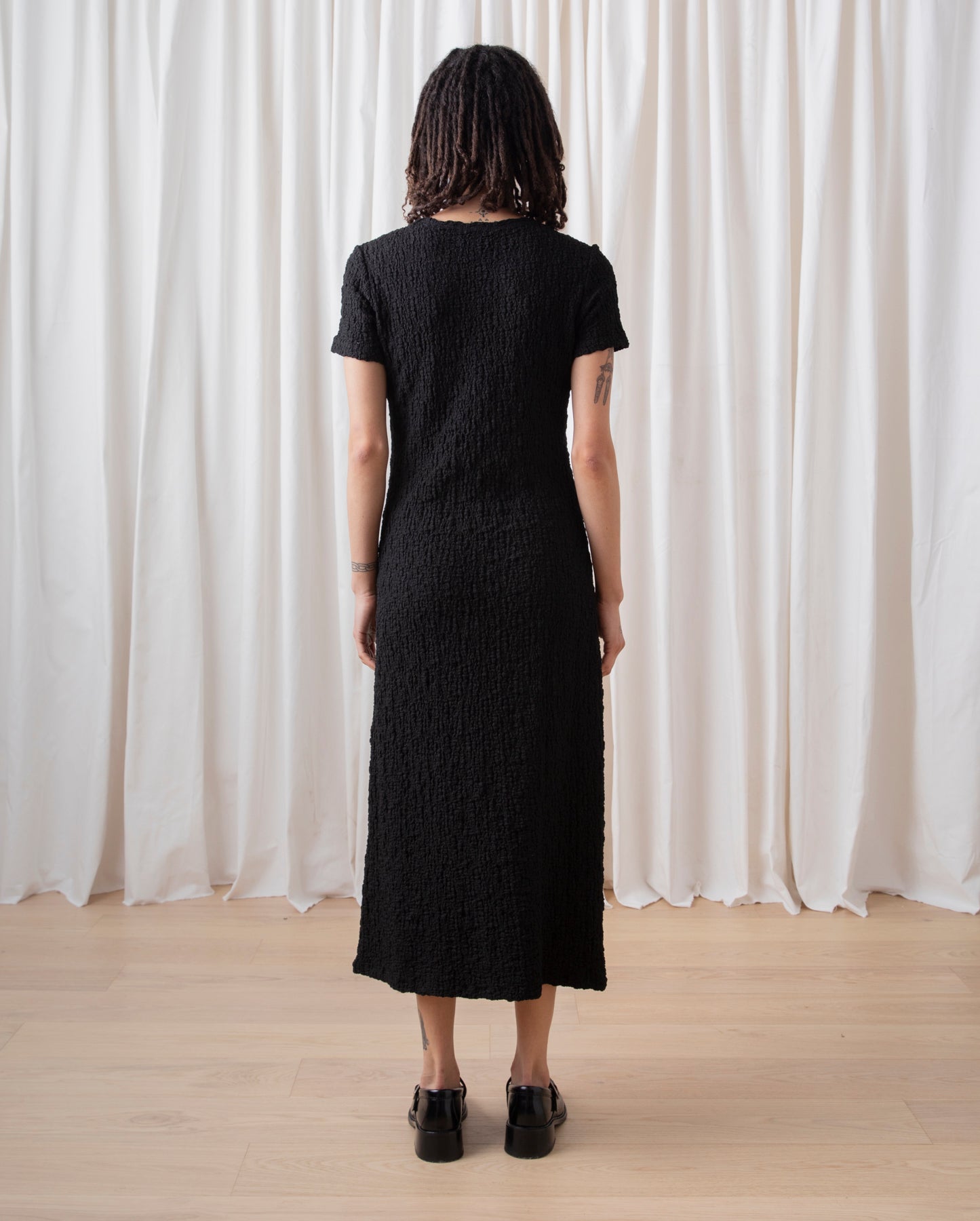 TEXTURED T-SHIRT DRESS - CHOCOLATE