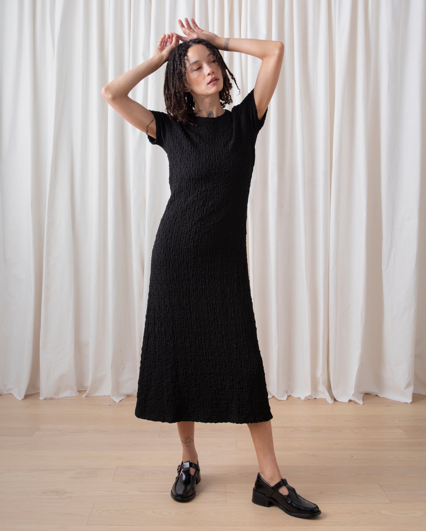 TEXTURED T-SHIRT DRESS - CHOCOLATE