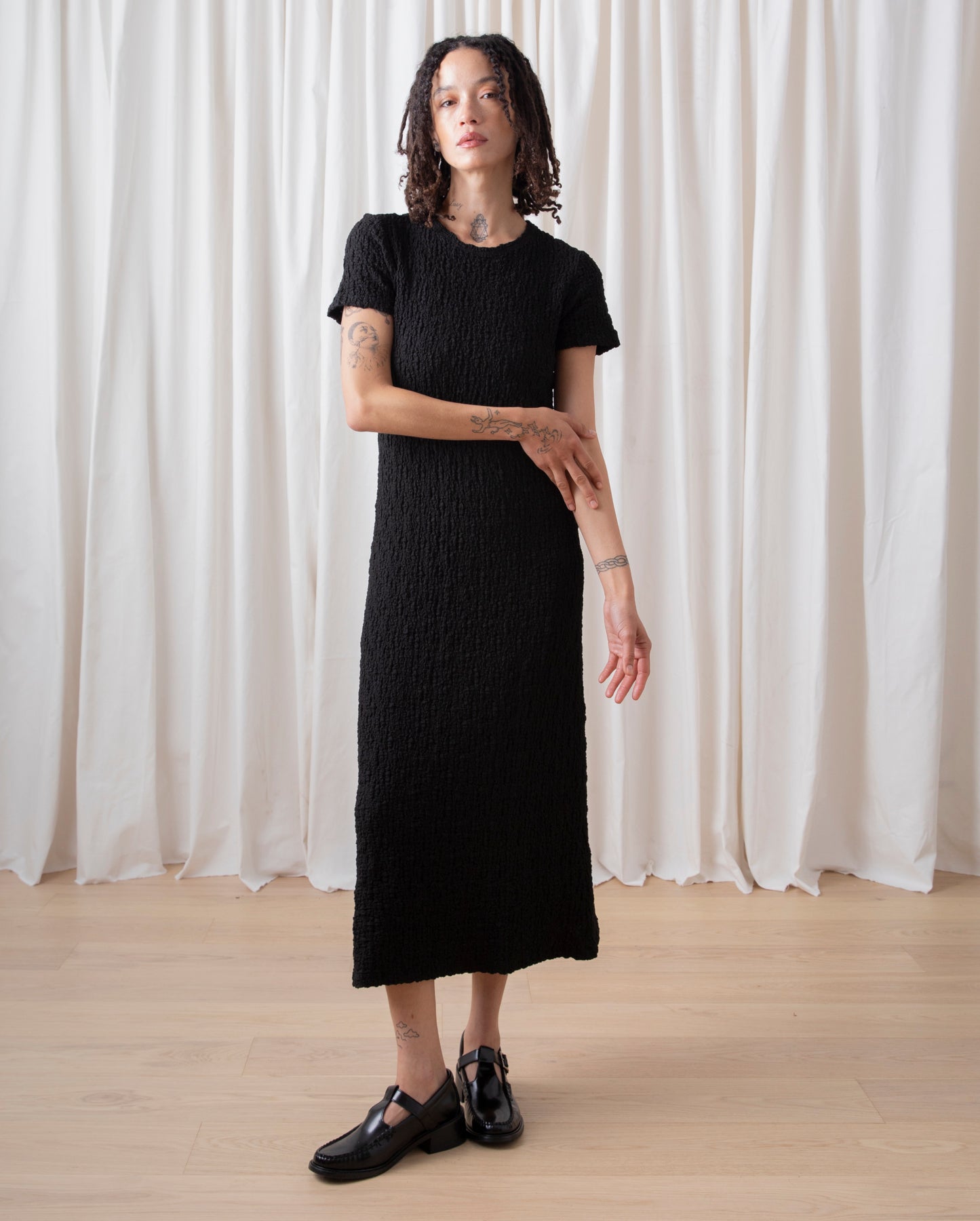 TEXTURED T-SHIRT DRESS - CHOCOLATE