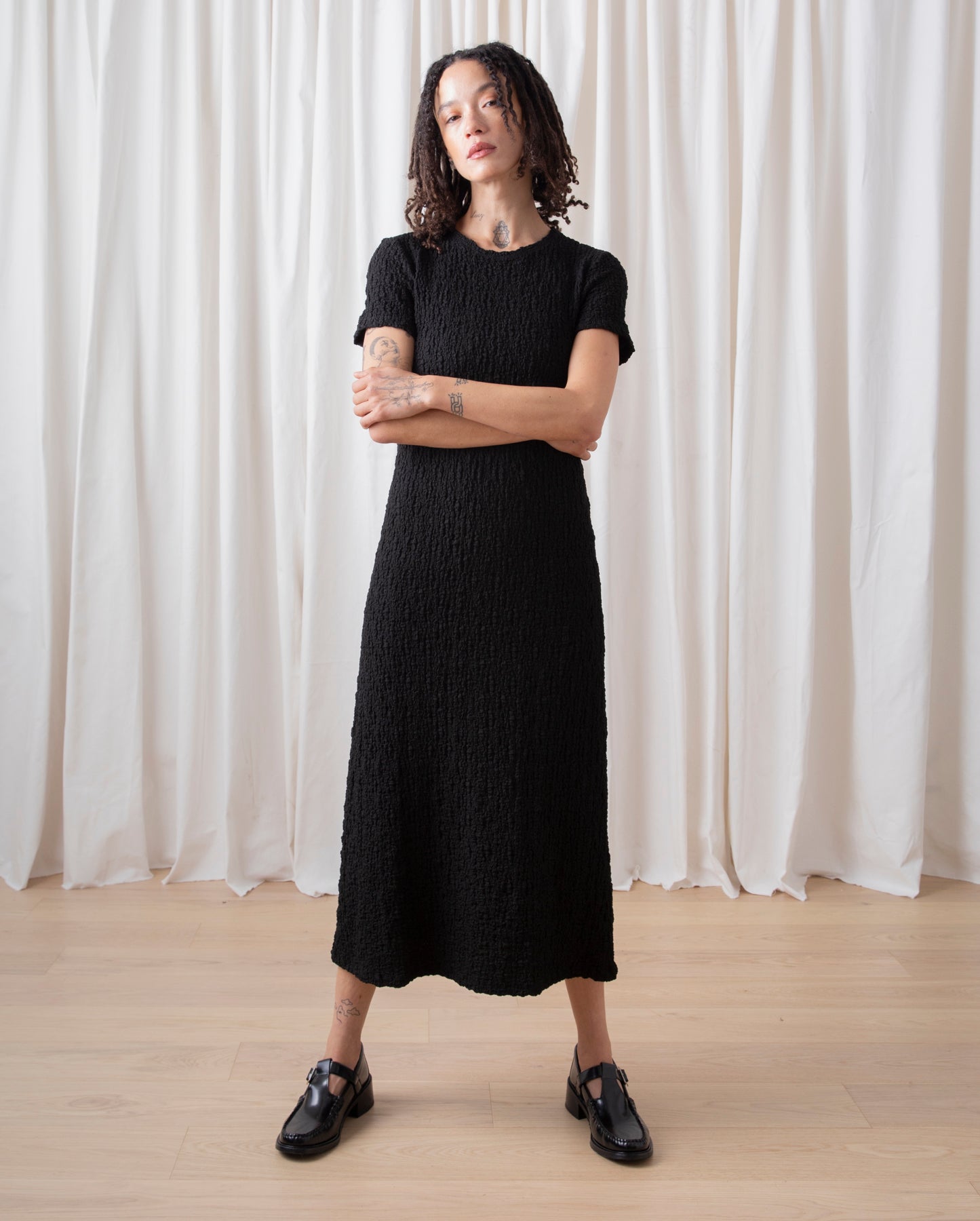 TEXTURED T-SHIRT DRESS - CHOCOLATE